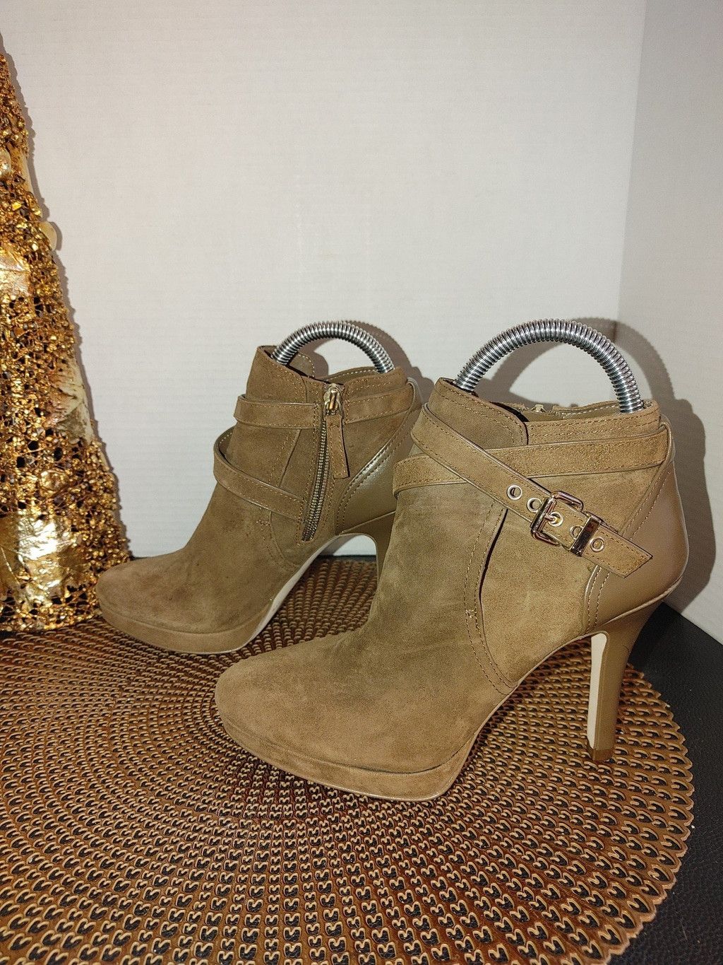 White House Black Market White House Black Market Suede Booties Size 6.5M Size US 6 / IT 36 - 1 Thumbnail
