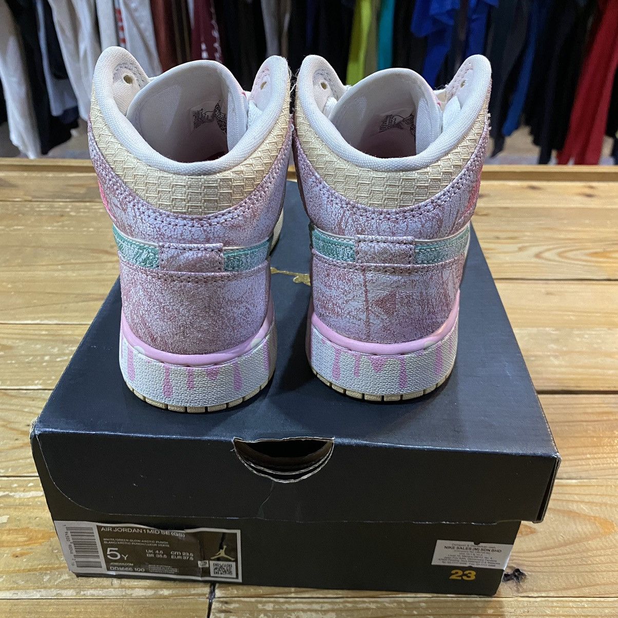 Nike Nike Air Jordan 1 Mid Paint Drip Ice Cream Pink Size 5y Size US 7 / IT 37 - 5 Thumbnail