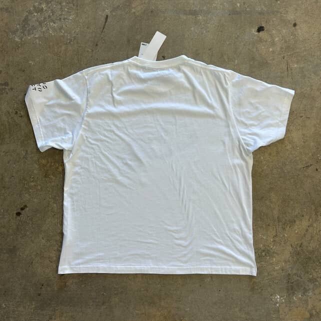 Kaws × Uniqlo Asia Exclusive XXXXL Kaws Uniqlo Tee Size US XXL / EU 58 / 5 - 2 Thumbnail