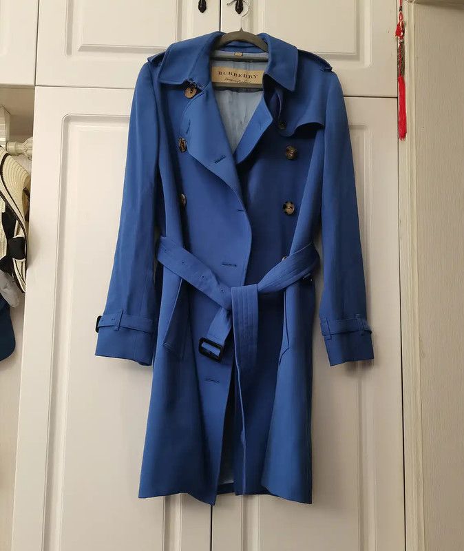 Burberry Burberry Blue Mid-Length Trench Coat for Women Size M / US 6-8 / IT 42-44 - 1 Thumbnail