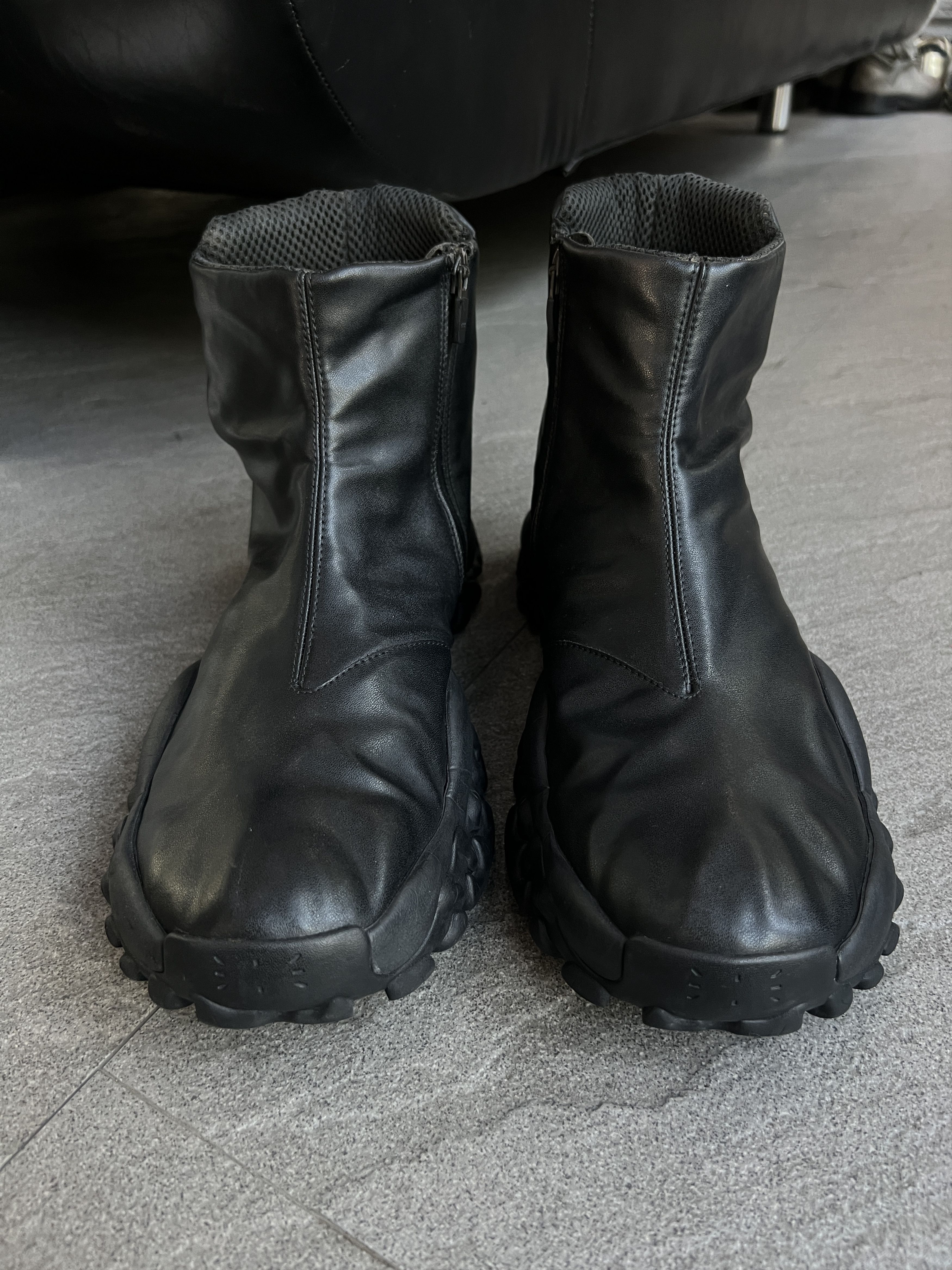 McQ Alexander McQueen McQ Alexander McQueen Chunky Vibram Crimp Chelsea Boots Size US 11 / EU 44 - 5 Thumbnail