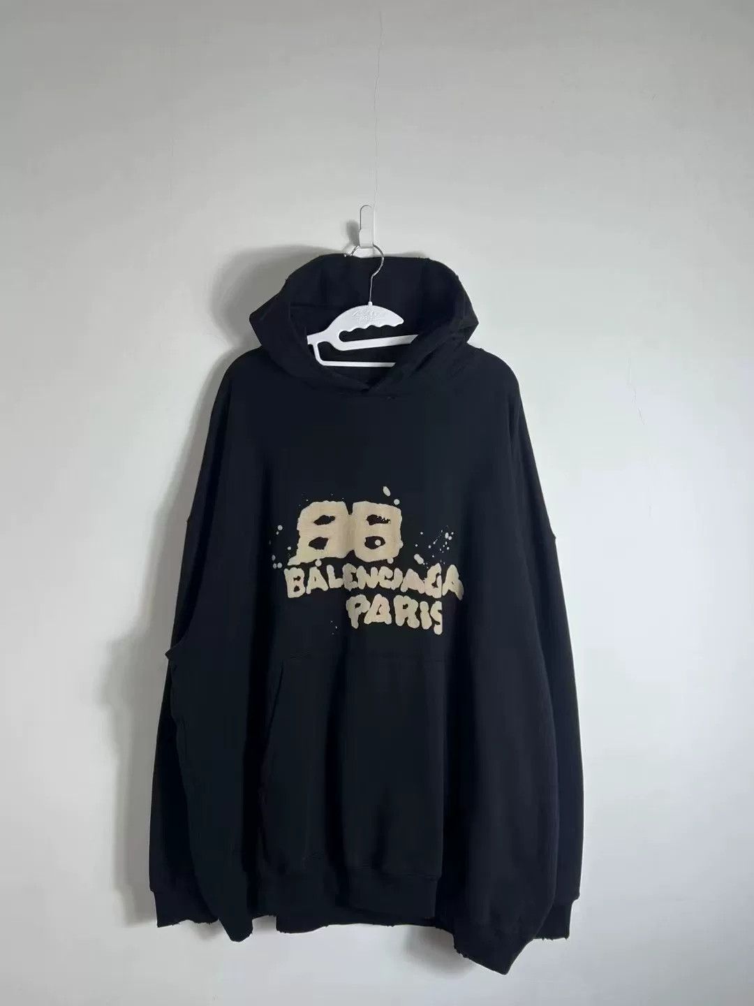 Balenciaga balenciaga graffiti oversized hoodie Size US S / EU 44-46 / 1 - 1 Thumbnail