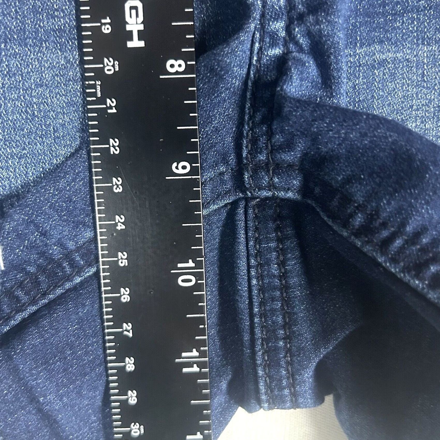 American Eagle Outfitters American Eagle Outfitters Jeans Shorts Cut-Off 2 Denim Blue Mid Rise 4 in Inseam Womens Stretch Logo Zipper Button Casual Vintage: No Size 26" / US 2 / IT 38 - 6 Thumbnail