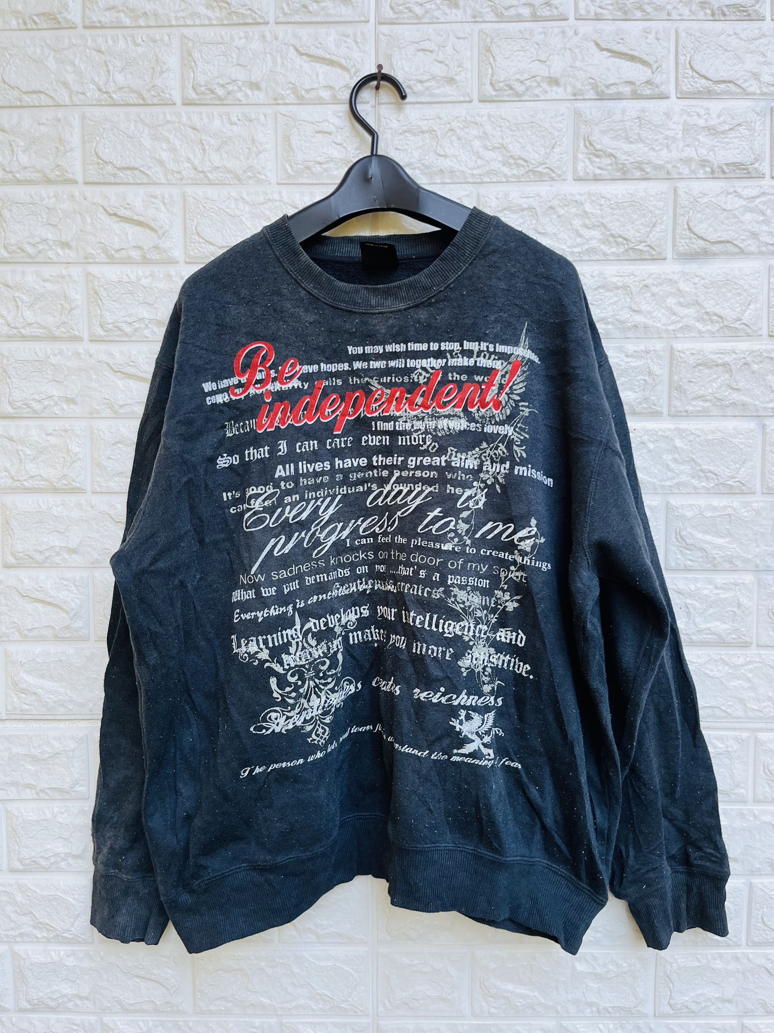 image of Vintage Berg Leaf Be Independent Designed Fashion Style in Faded Black, Men's (Size Large)