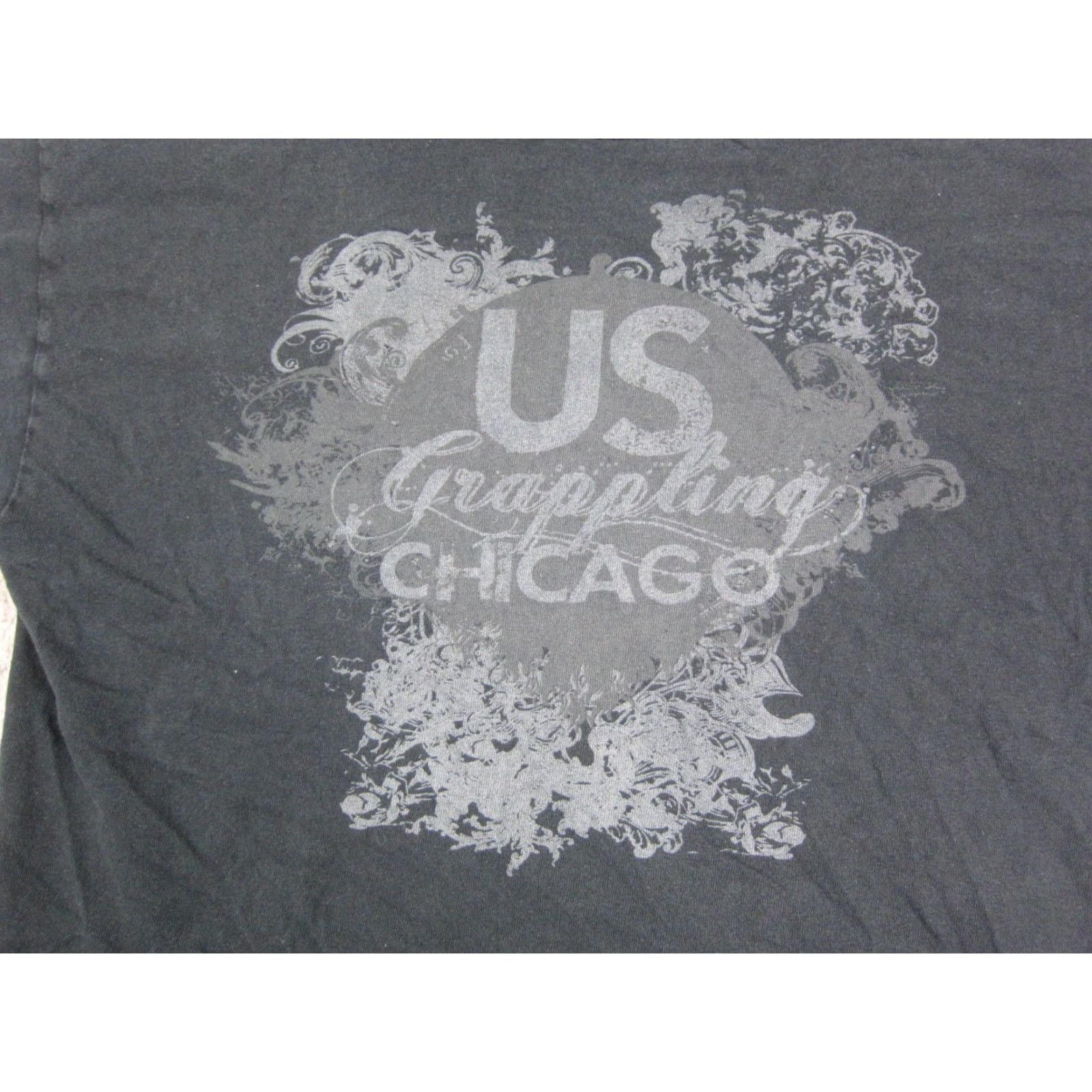 Gildan Gildan US Grappling Chicago Shirt Mens Medium Black MMA BJJ Fight Gym Graphic Tee 90s Classic USA Sport Tee Shirt Womens? Size US M / EU 48-50 / 2 - 2 Thumbnail