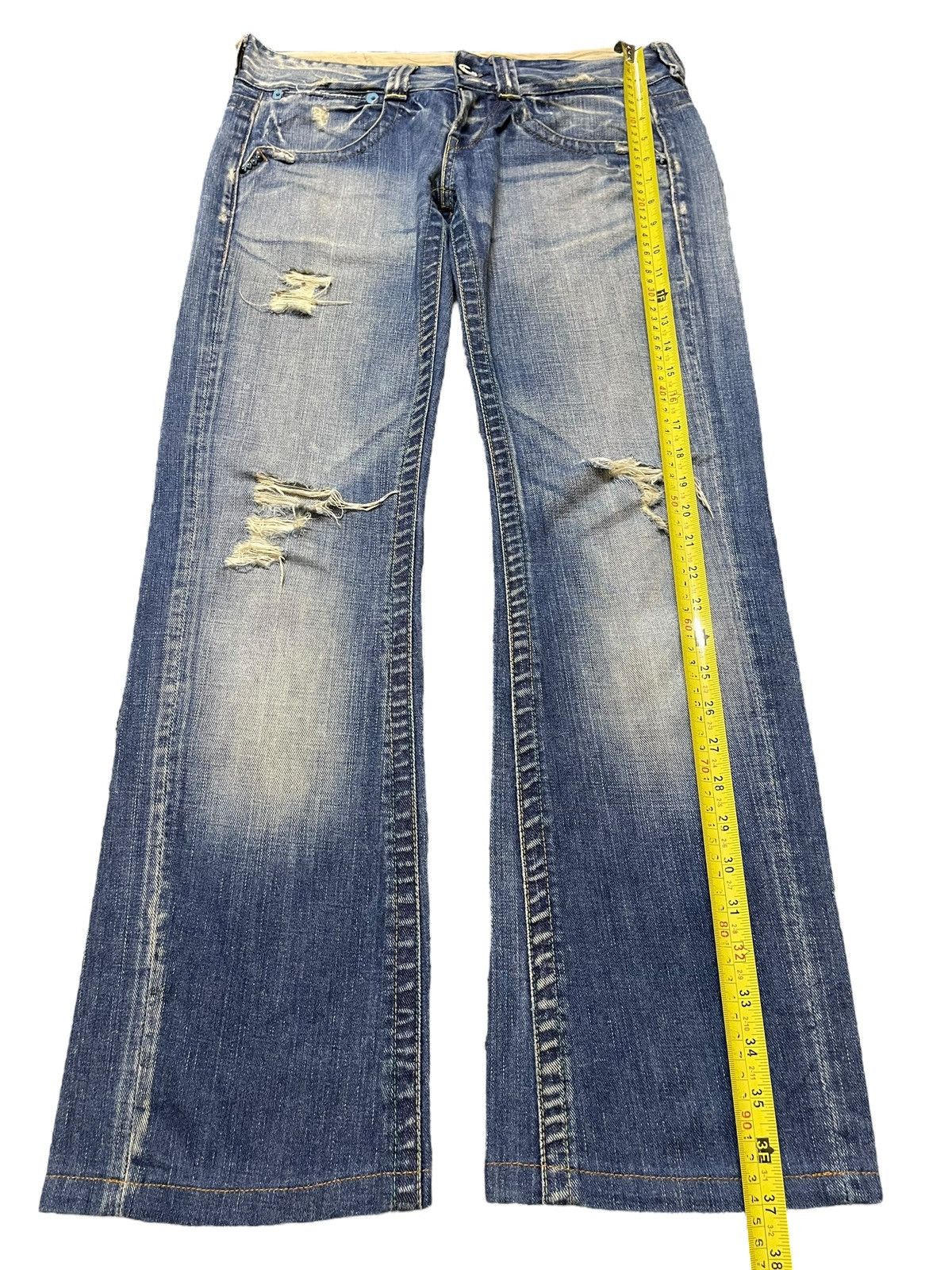 Japanese Brand Vintage Japanese Brand Faded Wash Distressed Loose Jeans Size US 30 / EU 46 - 13 Thumbnail