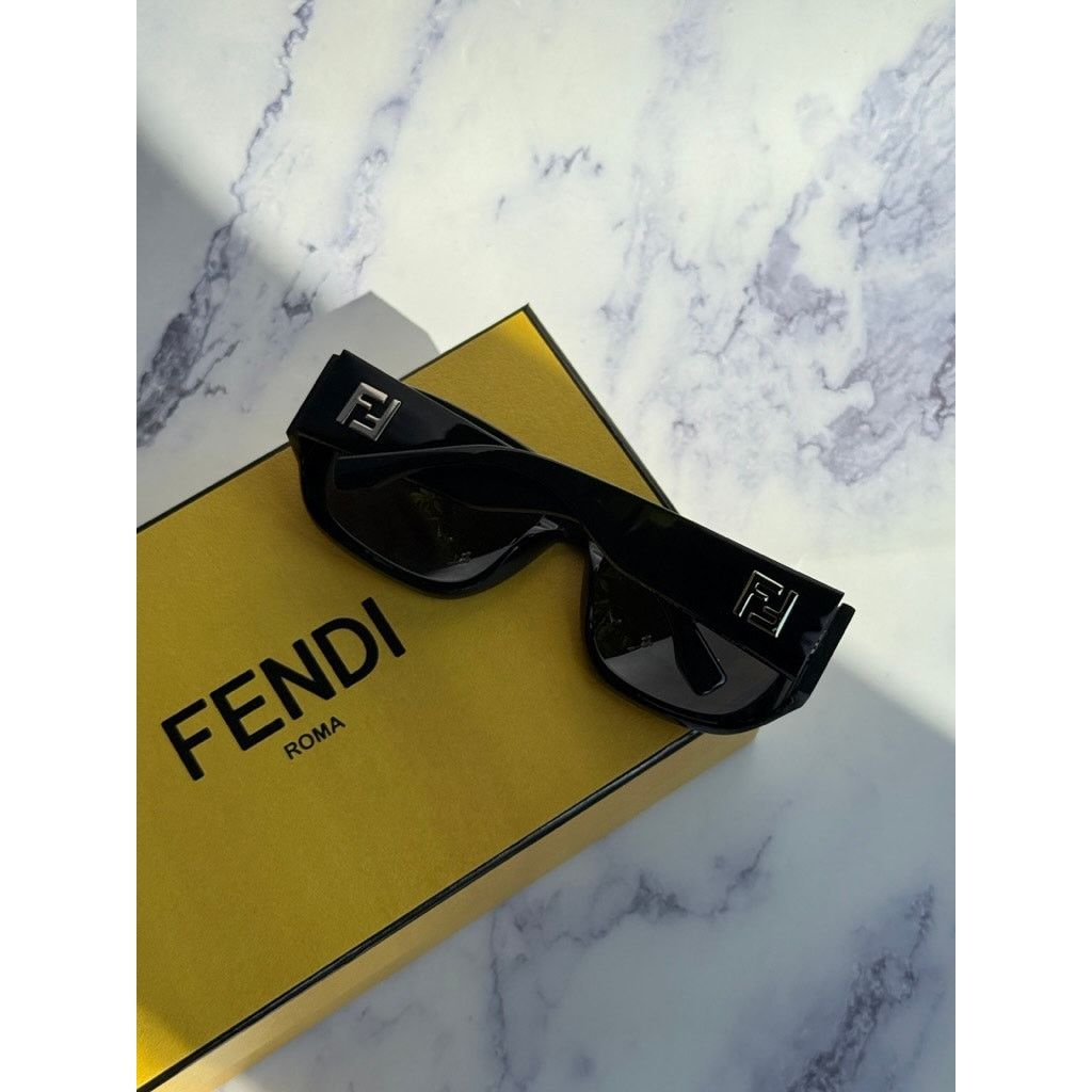 Fendi NEW Fendi FE40117I Black Wrap Shield Sunglasses Size ONE SIZE - 1 Thumbnail