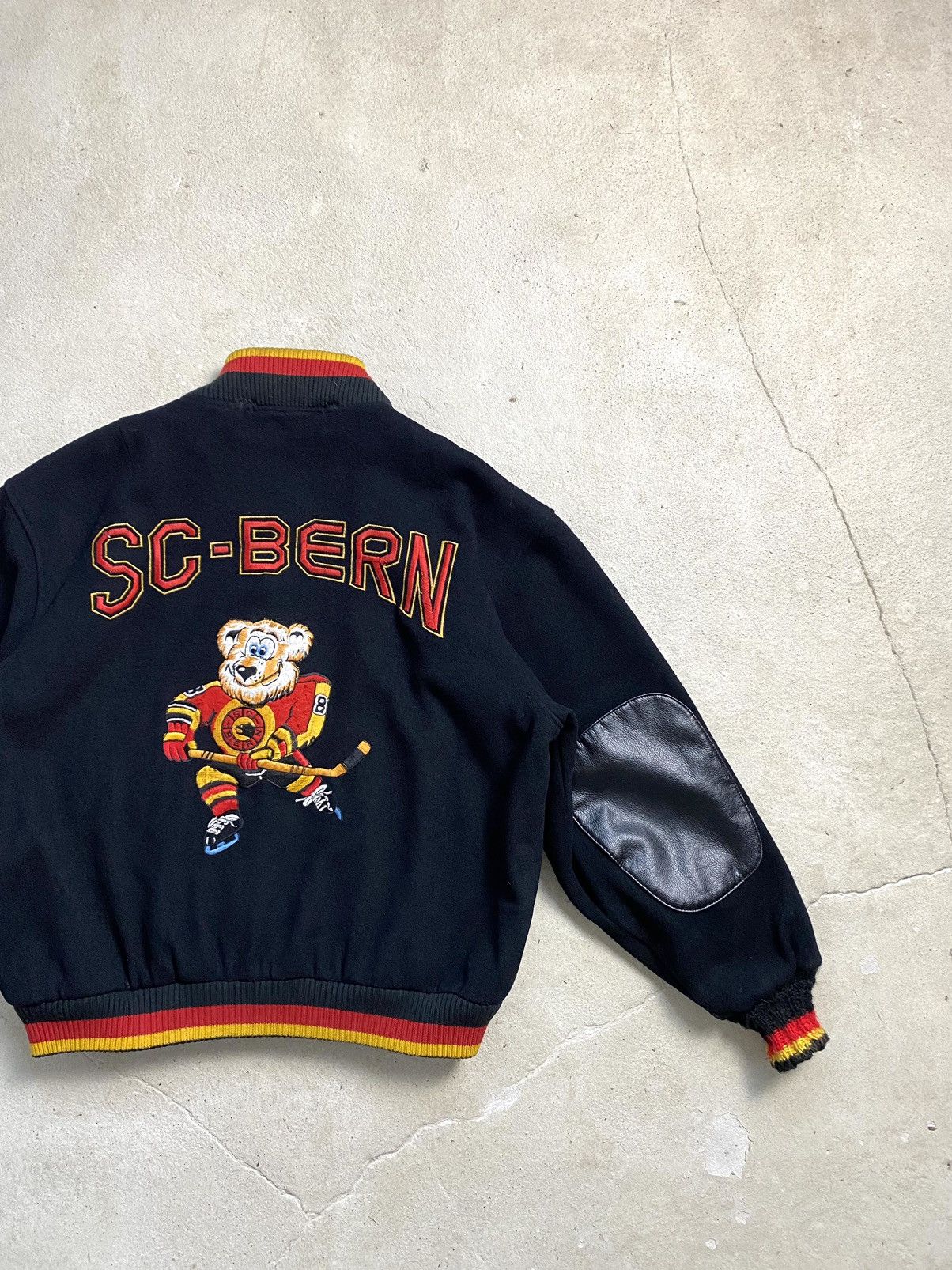 NHL Rare! Vintage 90s SC Bern Hockey Bear Bomber Jacket Y2K Size US M / EU 48-50 / 2 - 16 Thumbnail