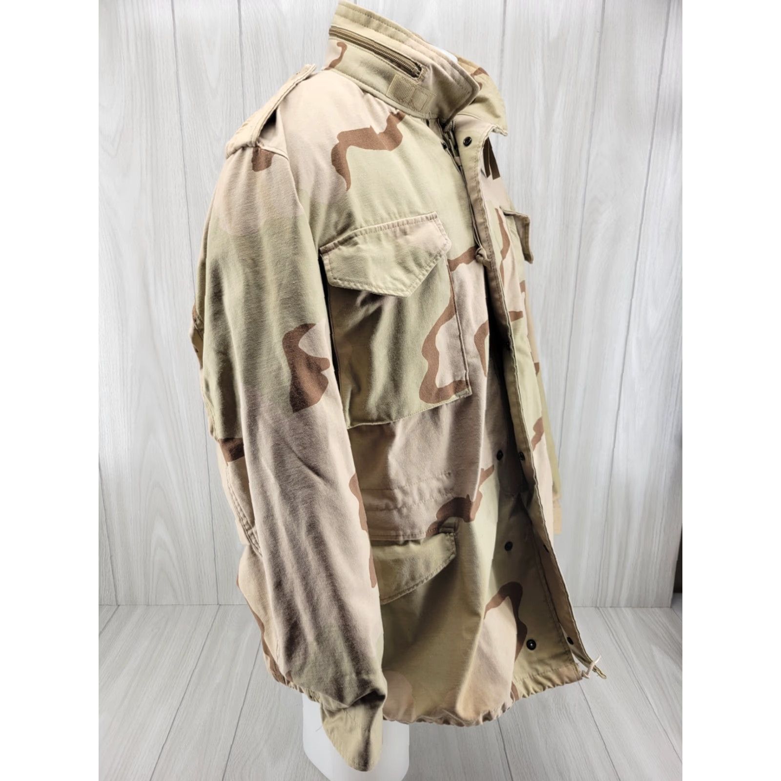 Vintage US ARMY Field Jacket Desert Camouflage Pattern Medium Long Jacket Mens Camouflage Military Coat Long 32.5" Down Back Size US M / EU 48-50 / 2 - 5 Thumbnail