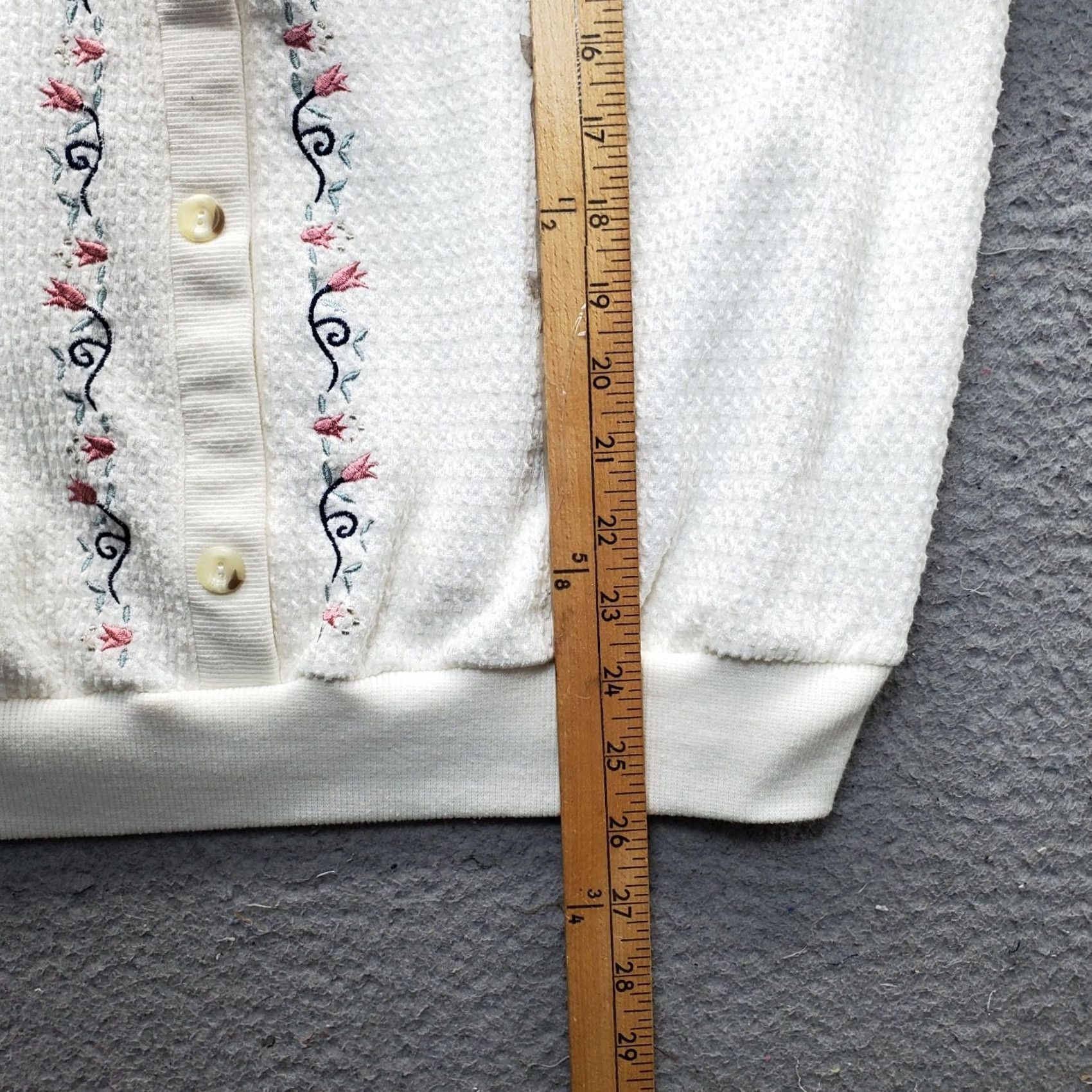 Vintage Alfred Dunner Sweater Womens M Tan Embroidered Floral Shoulder Pads Button Front Cardigan Knit Size M / US 6-8 / IT 42-44 - 4 Thumbnail