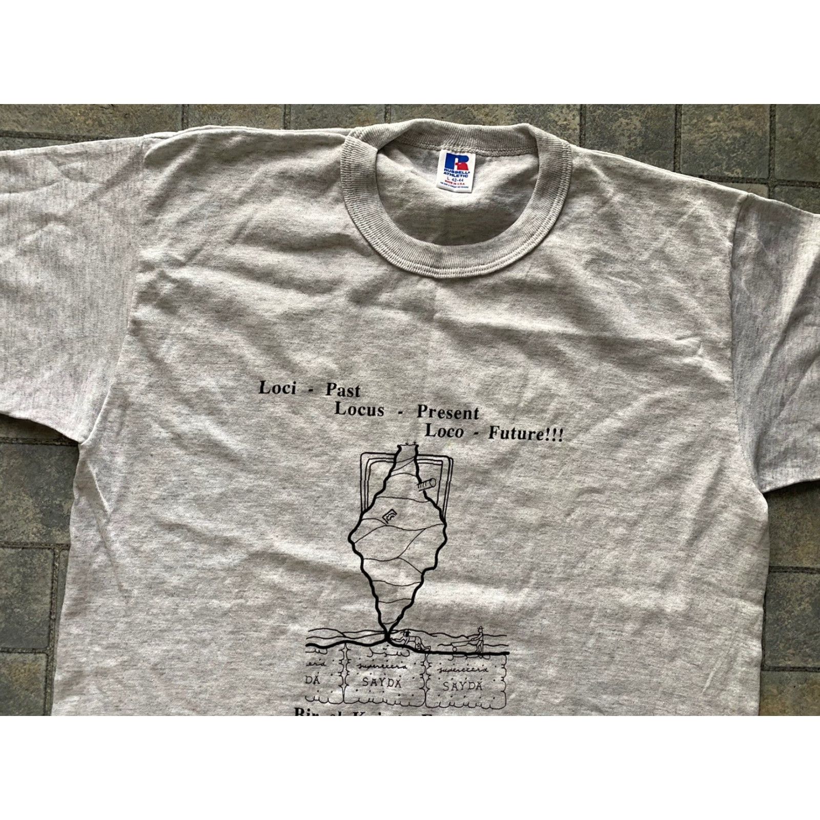 Russell Athletic VINTAGE Russell Athletic Men’s L Gray Carthage Exhibit 1991 Museum Short Sleeve Shirt 1990s Mens Size US L / EU 52-54 / 3 - 3 Thumbnail