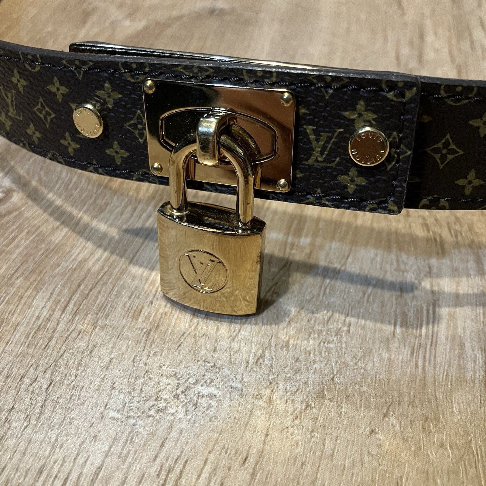 Louis Vuitton Louis Vuitton Lock Me Padlock Kelly Belt Monogram LV Brown Size ONE SIZE - 6 Thumbnail