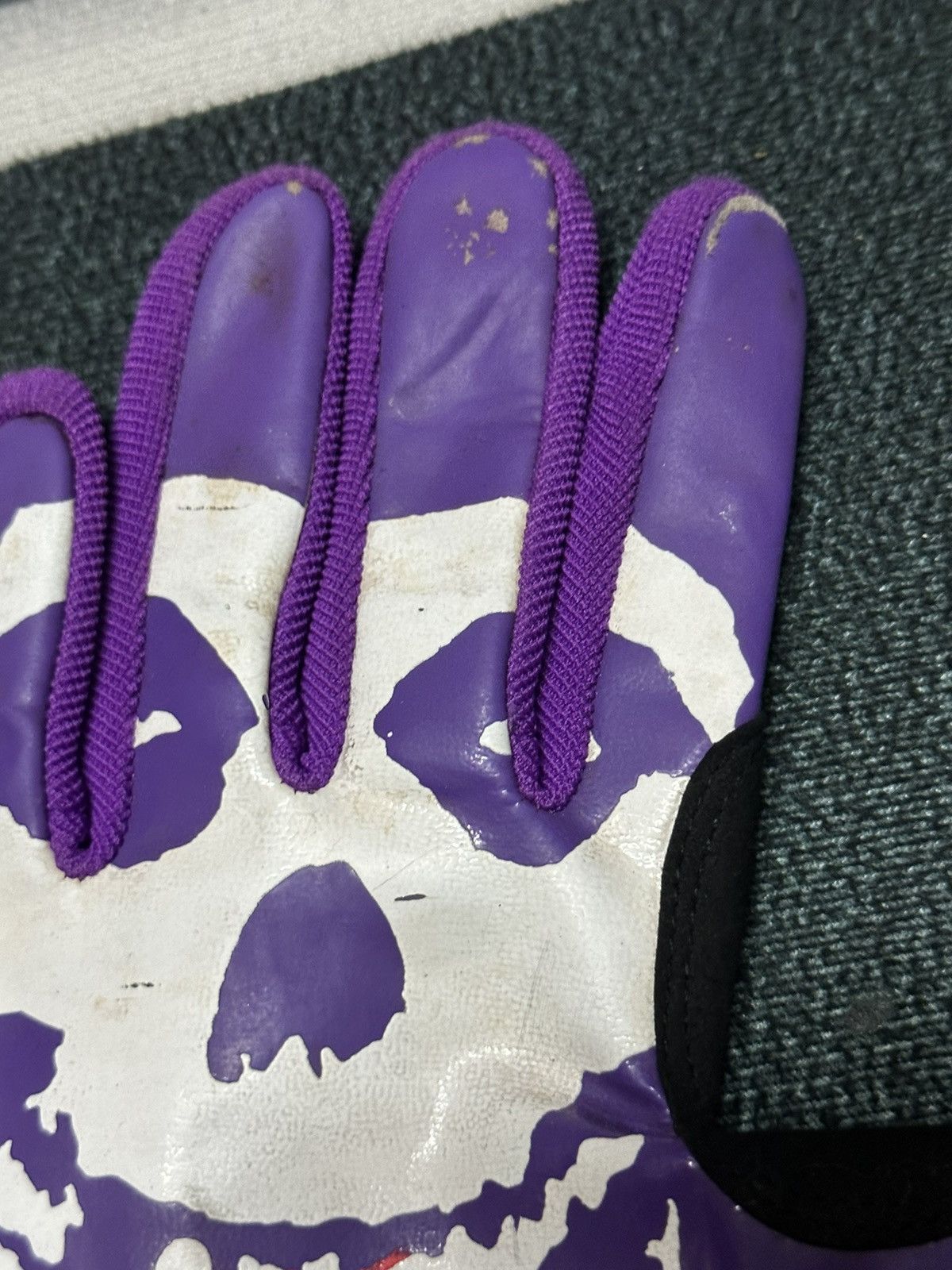 Band Tees Misfit skull glove Size ONE SIZE - 7 Thumbnail