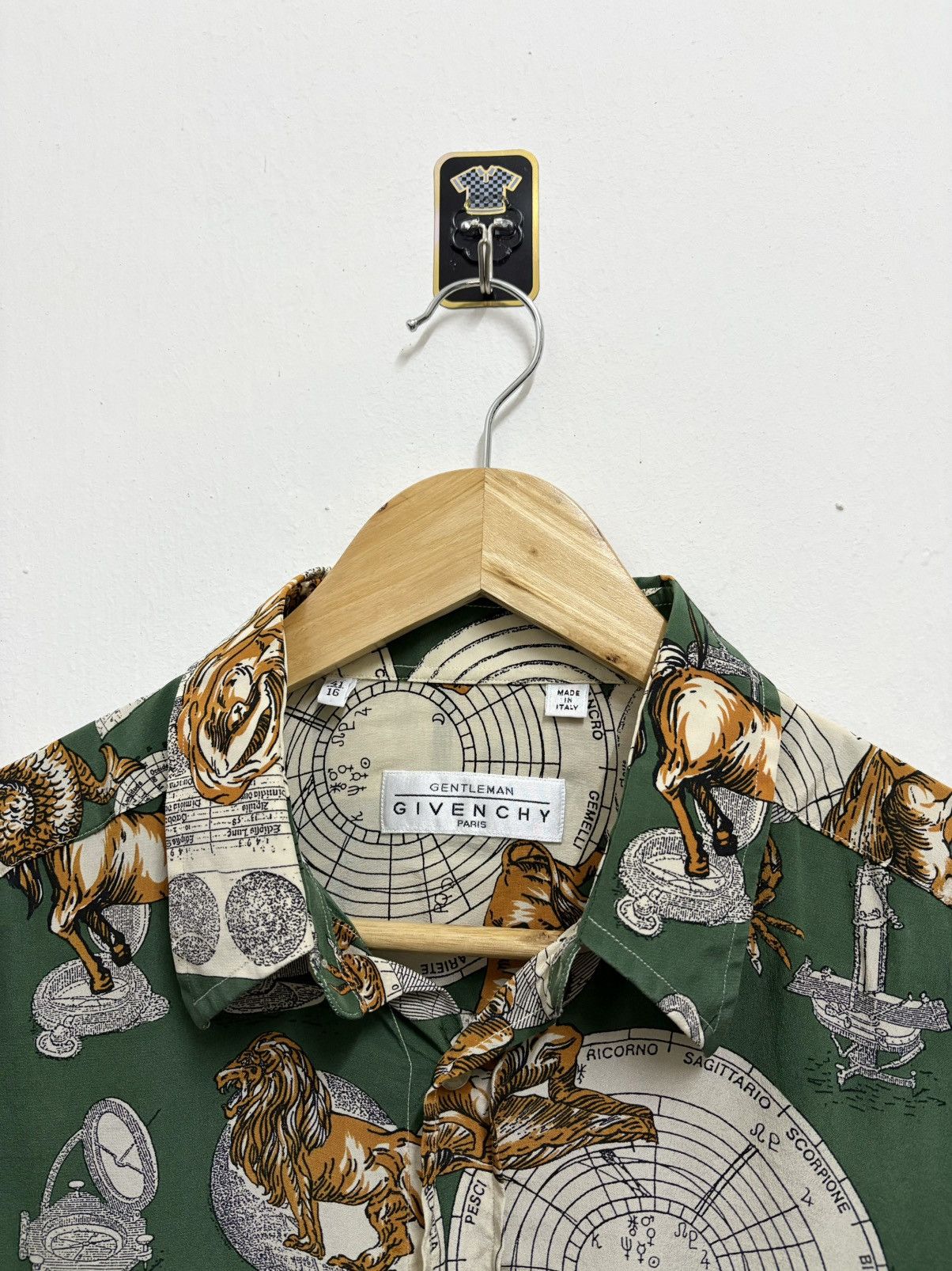 Givenchy Vintage Gentleman Givenchy Paris Scorpio Horoscope Shirt Size US L / EU 52-54 / 3 - 10 Thumbnail