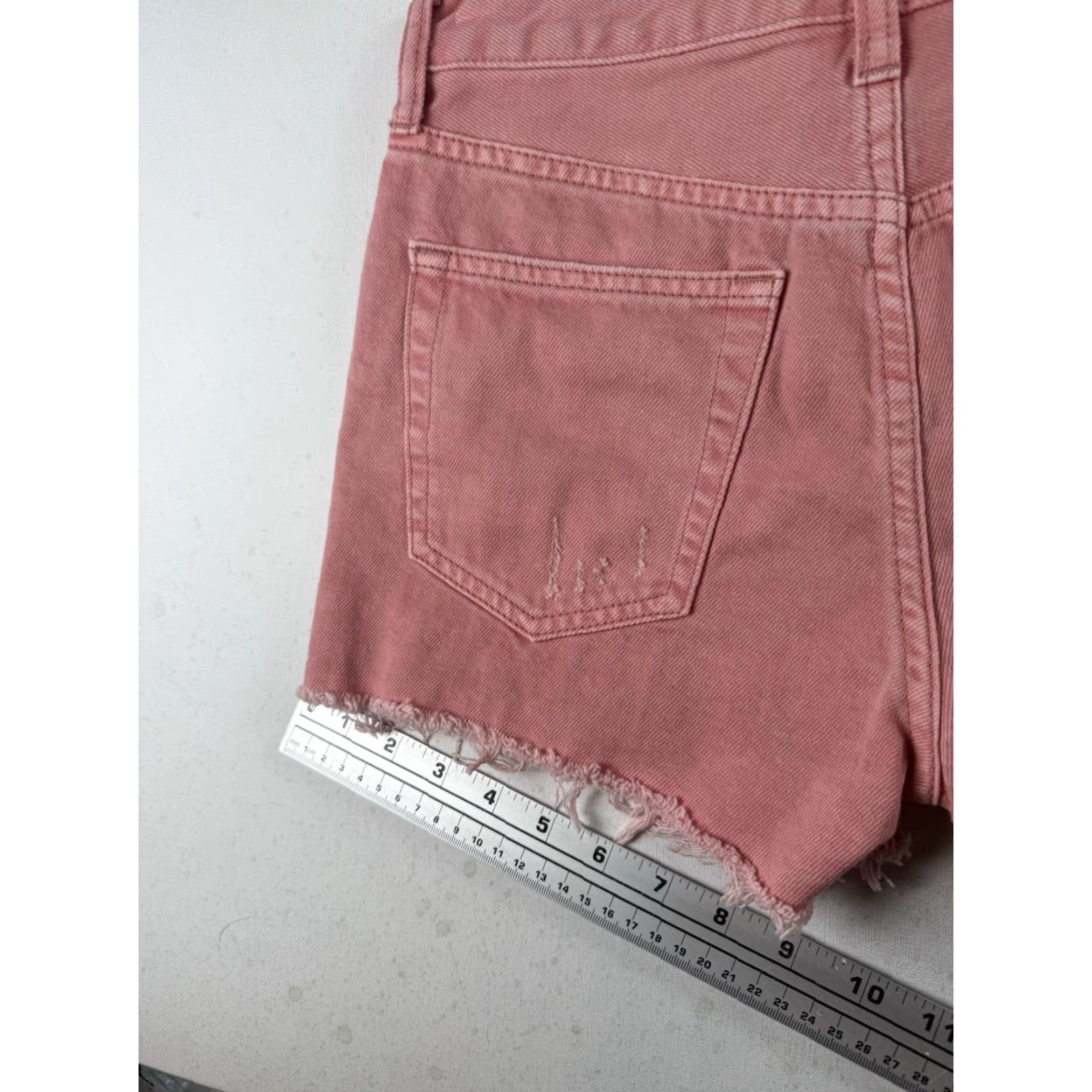 Free People Free People We the Free Sofia Distressed Cutoff Button Fly Shorts Size 26 Women Pink 1830 Boyfriend Distressed? Never worn Size 26" / US 2 / IT 38 - 5 Thumbnail