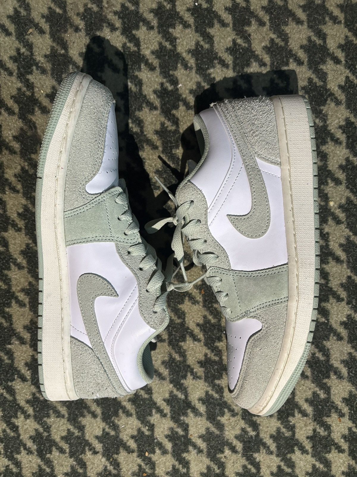 Jordan Brand Jordan 1 Low Seafoam SE Size US 9.5 / EU 42-43 - 1 Thumbnail