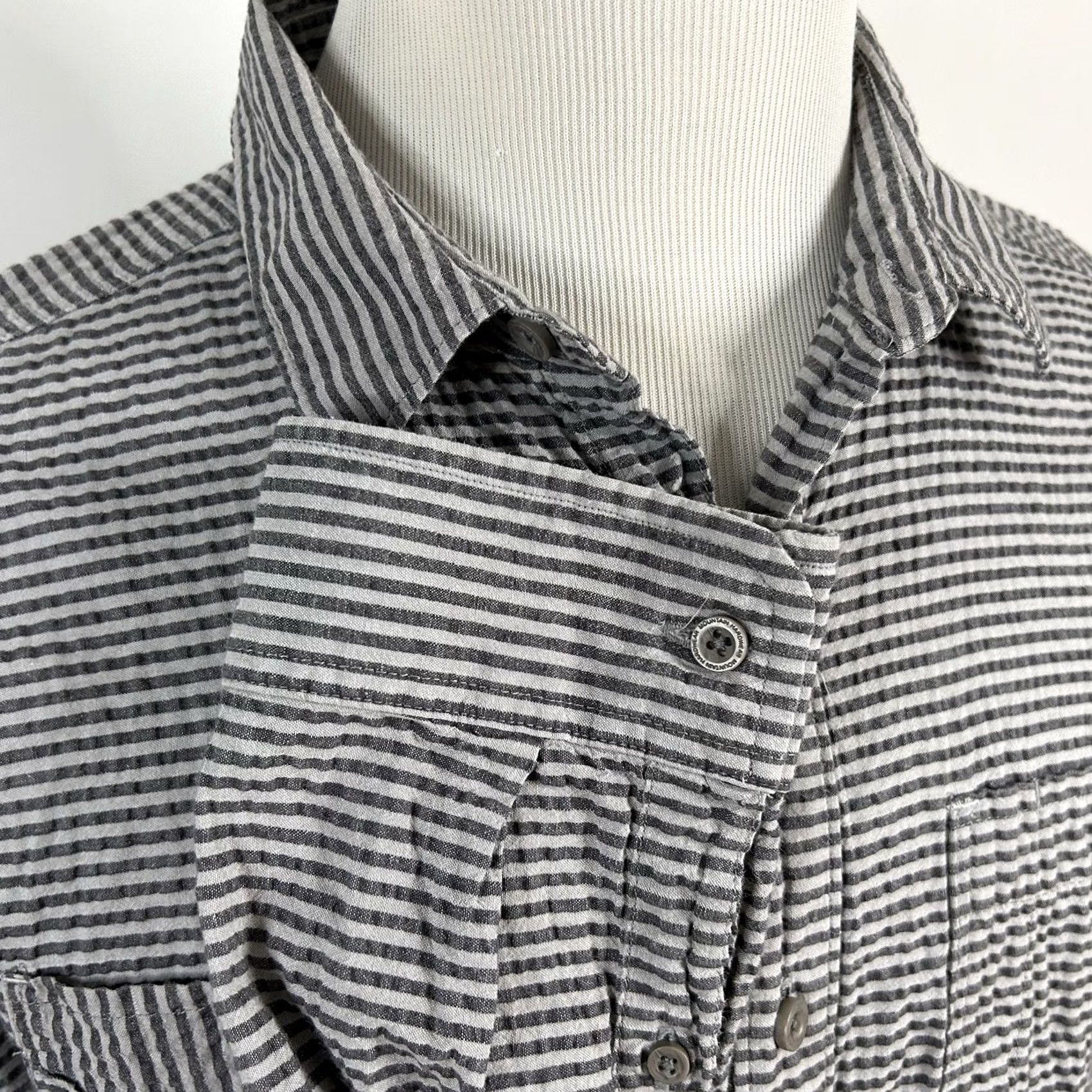 Mountain Hardwear Mountain Hardwear Button-Front Shirt L Gray Seersucker Outdoor Cotton Striped Puckered Long Sleeve Mens Size US L / EU 52-54 / 3 - 4 Thumbnail