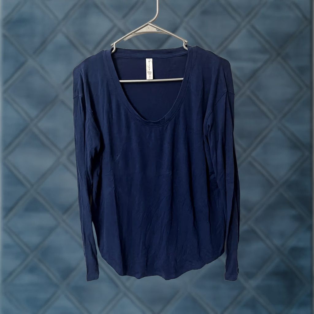 Athleta Athleta Cloudlight Stratus Shirt Top Blue XS Long Sleeves 982000 Size XS / US 0-2 / IT 36-38 - 1 Thumbnail