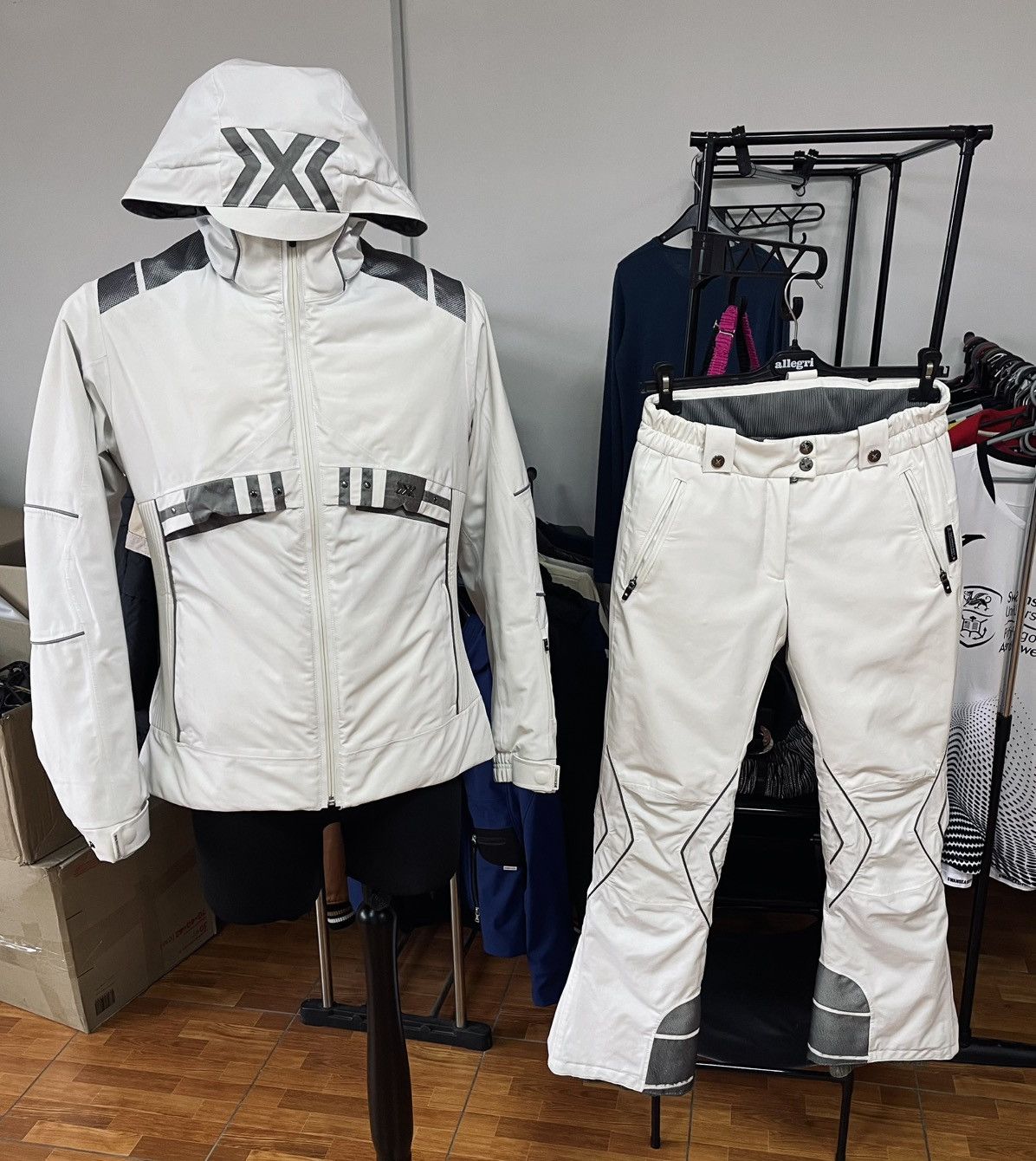Other X-Bionic Xitanit Ski EVO Suit Women Technology Jacket Pants Size M / US 6-8 / IT 42-44 - 1 Thumbnail