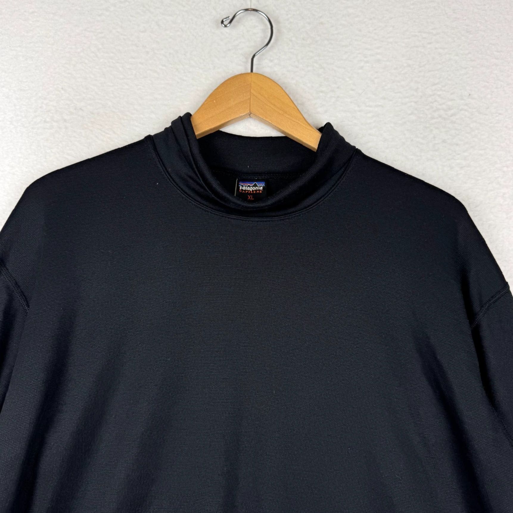 Patagonia VINTAGE Patagonia Capilene XL Black Long Sleeve Turtle Neck Shirt Pullover Made in USA Men XL Black T-Shirt Activewear Hiking USA 90s Size US XL / EU 56 / 4 - 4 Thumbnail