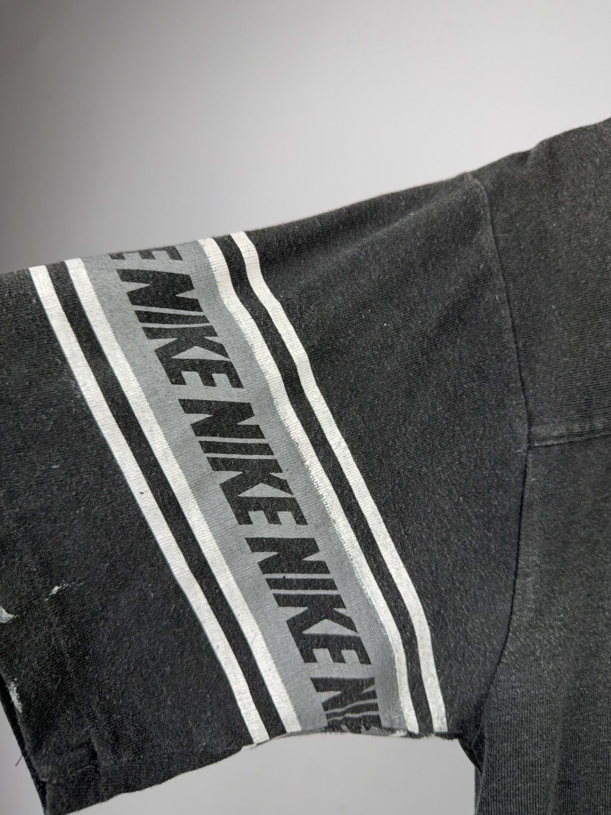 Nike Vntg 90s Nike Sleeve Logo T-Shirt Single Stitch Faded Black Size US M / EU 48-50 / 2 - 5 Thumbnail