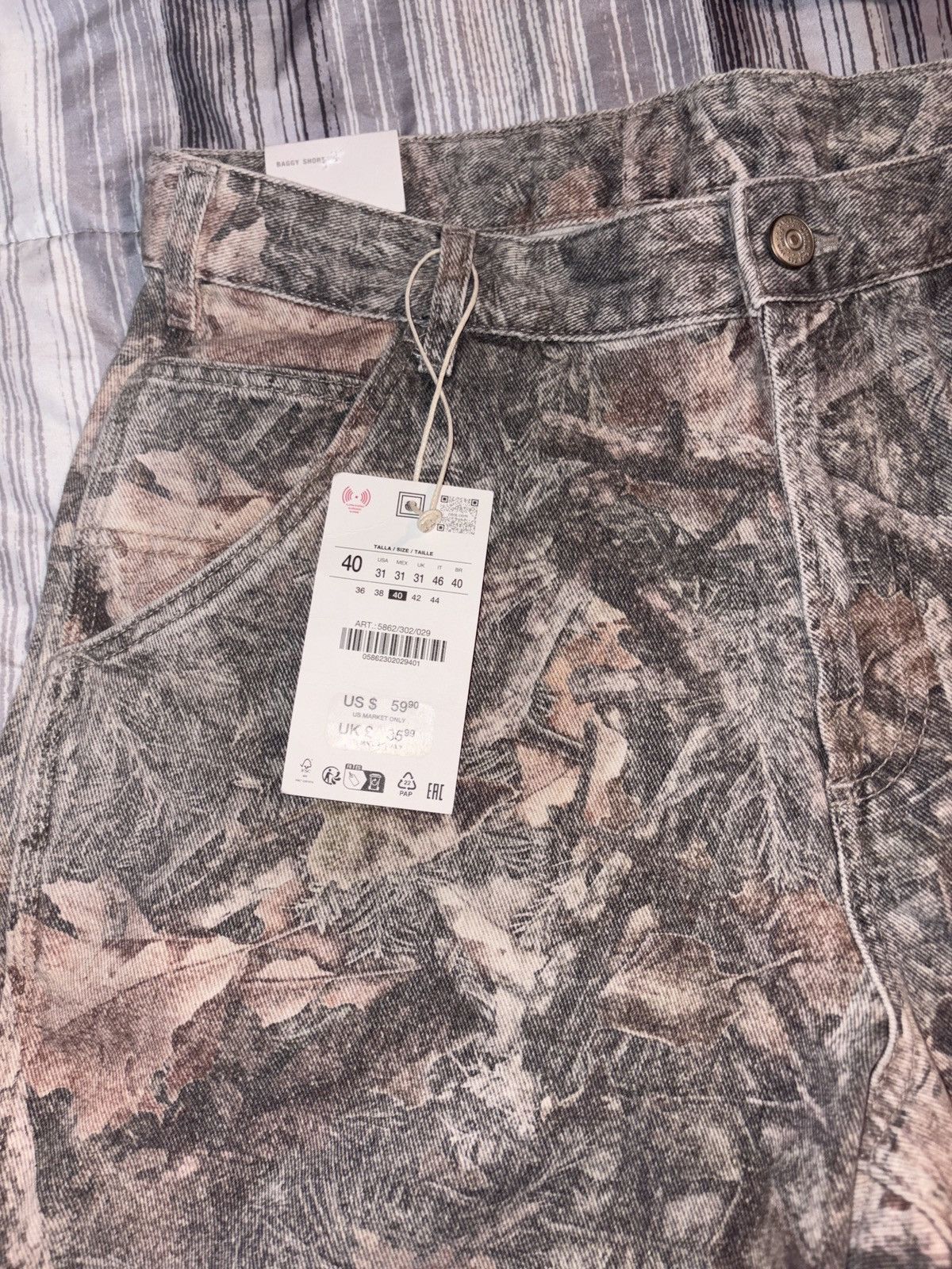 Zara Zara Baggy Camo Jorts Size US 31 - 3 Thumbnail