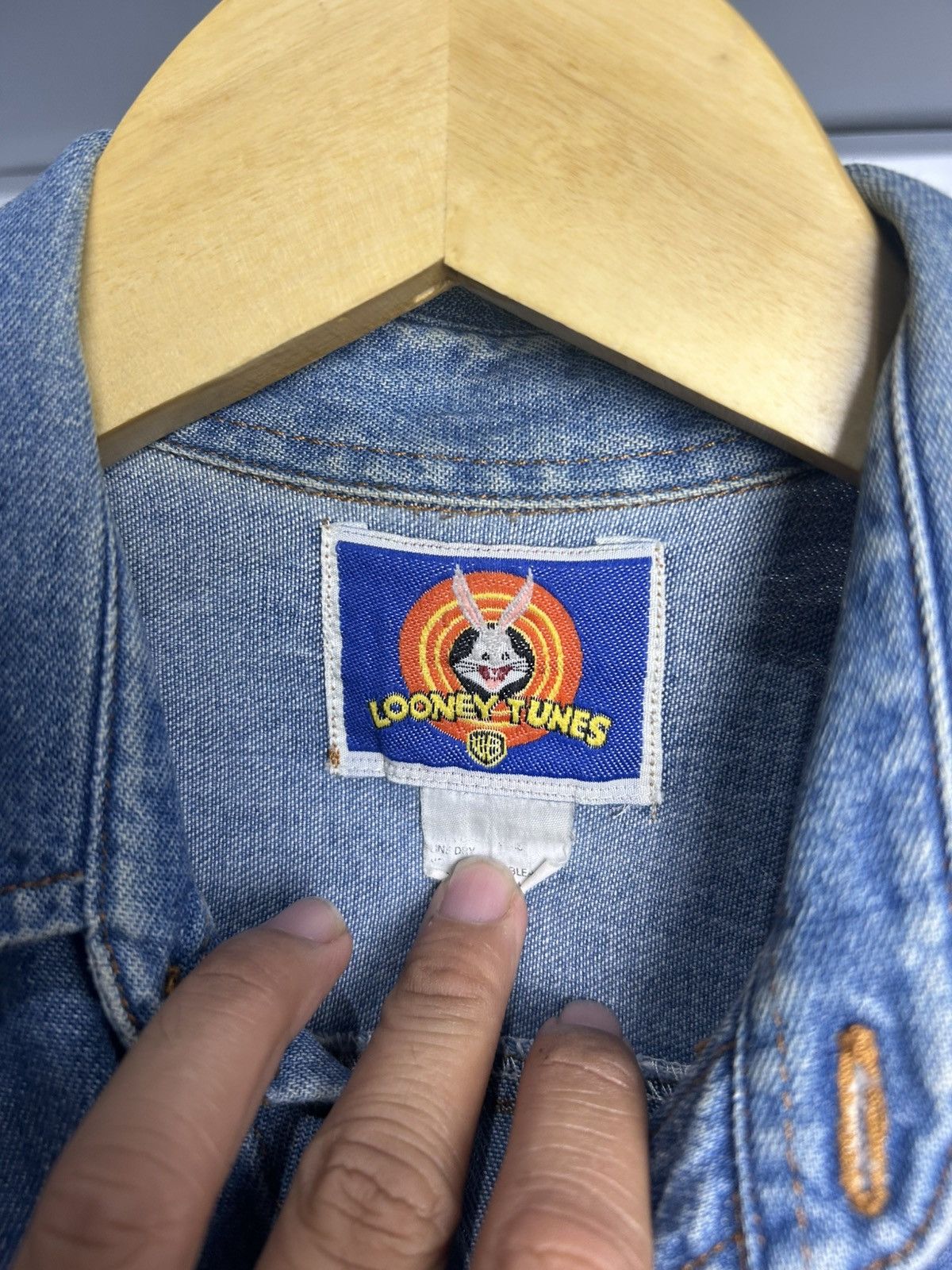 Warner Bros Vintage warner Bros Looney tunes Denim shirt Size US XL / EU 56 / 4 - 6 Thumbnail