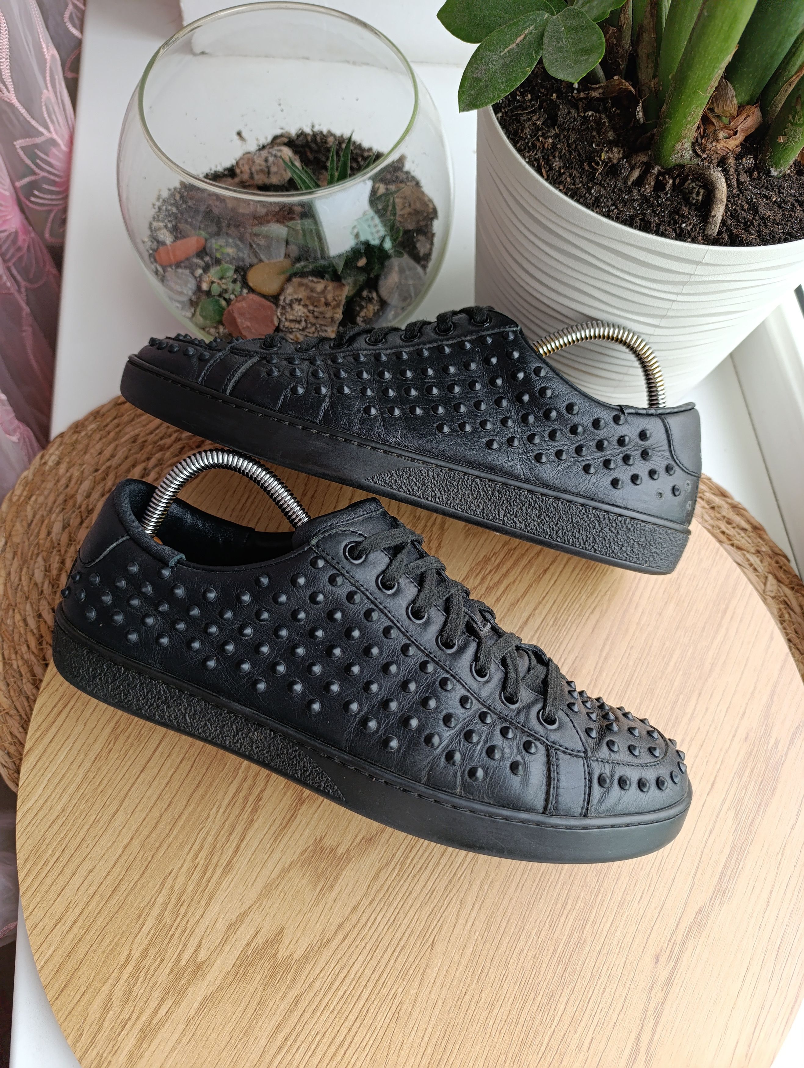 Designer Gucci Black Leather Studded Spikes Sneakers Trainers Shoes Size US 8 / EU 41 - 4 Thumbnail