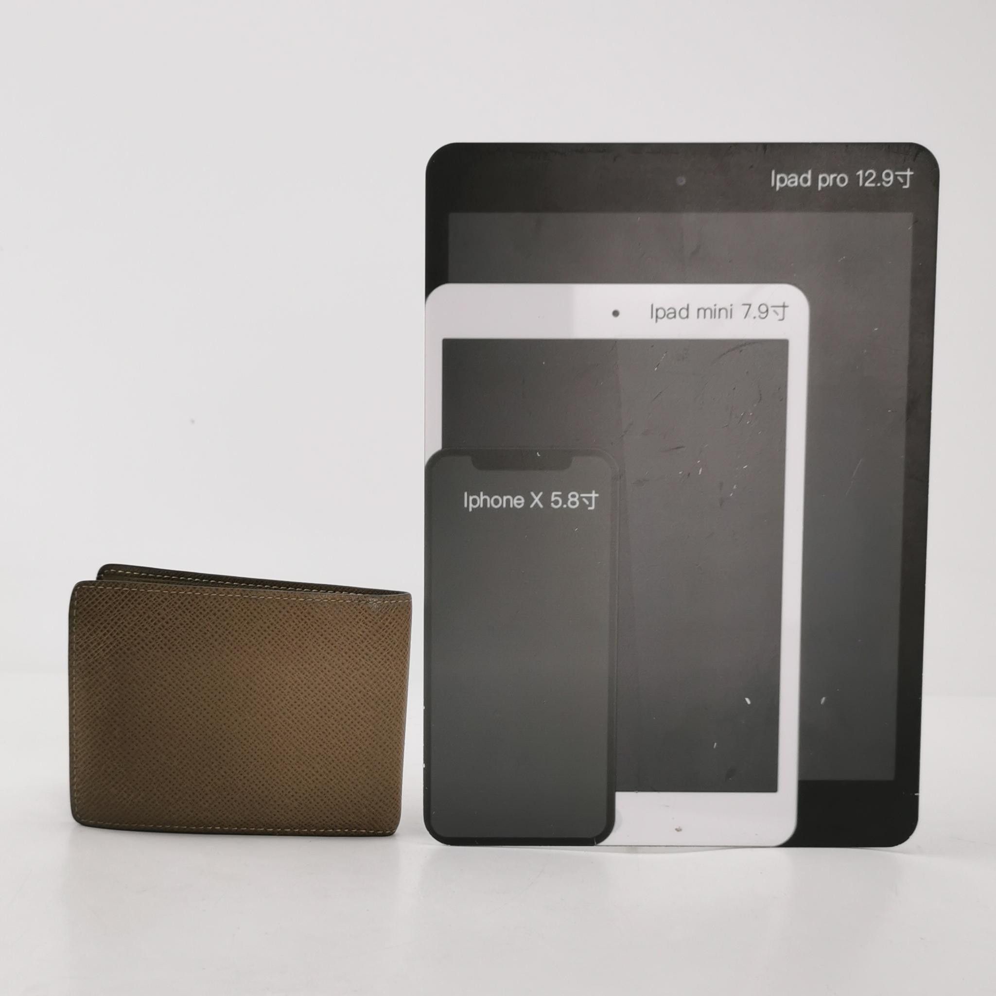 Louis Vuitton Louis Vuitton (LV) Multiple Cowhide Solid Color Bifold Wall Size ONE SIZE - 3 Thumbnail