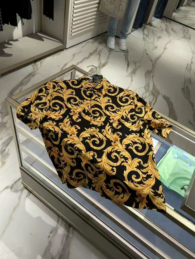 Versace Versace Short-sleeved shirt Size US S / EU 44-46 / 1 - 1 Thumbnail