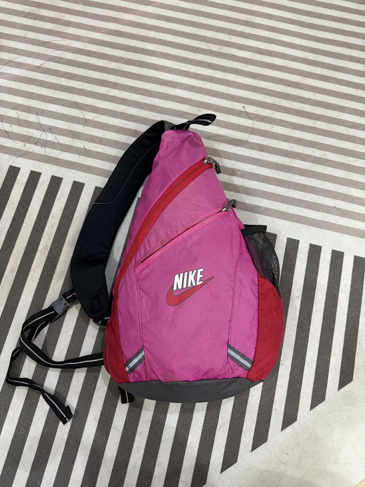 Nike 🔥🔥🔥ARCHIVE NIKE CROSSBODY BAG Size ONE SIZE - 1 Thumbnail