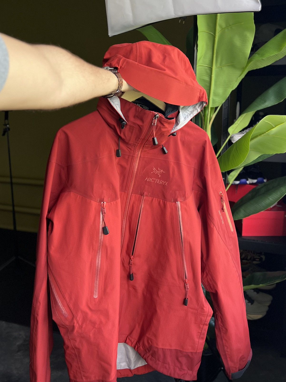 Arc'teryx × Vintage Arc’teryx Alpha SV Gore-Tex XCR Jacket Red Size L Canada Size US L / EU 52-54 / 3 - 20 Thumbnail