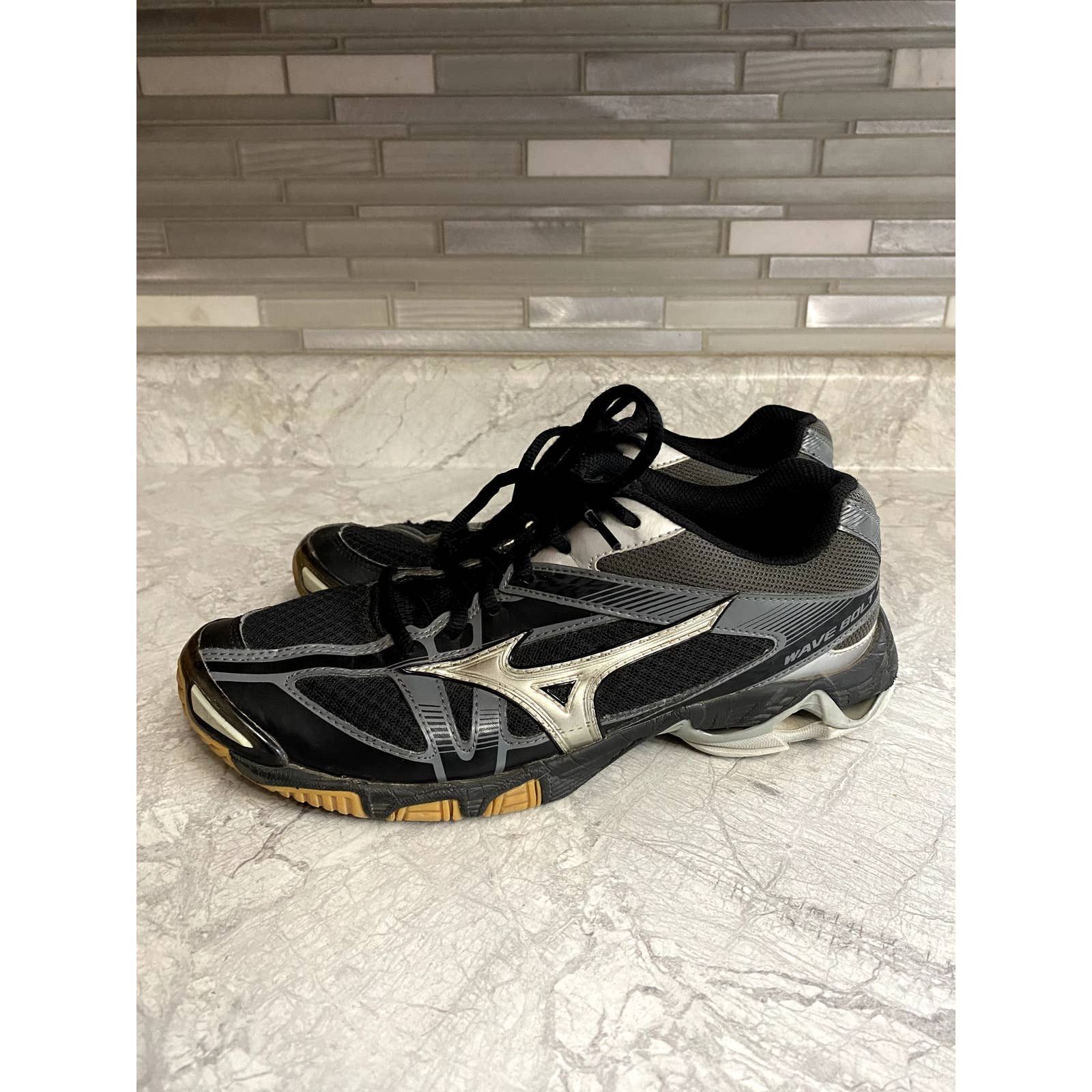 mizuno bolt 6