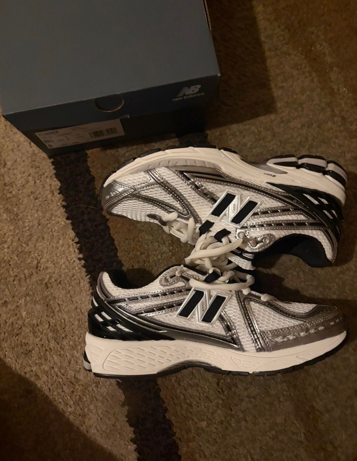 New Balance New balance white sliver 1906 Size US 9.5 / EU 42-43 - 2 Thumbnail