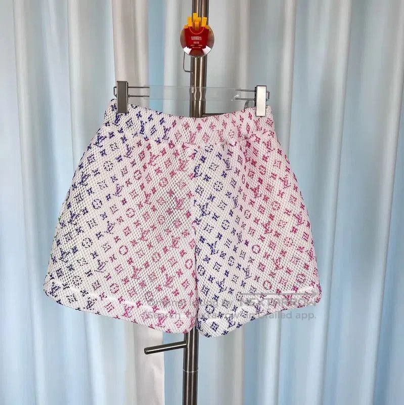 Louis Vuitton Louis Vuitton Women’s M Size White Shorts . Size 30" / US 8 / IT 44 - 2 Thumbnail