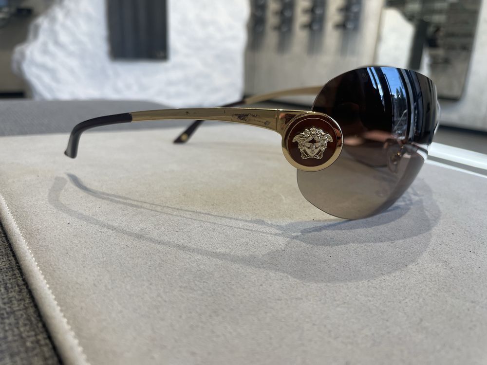 Versace Versace Shield Mask Vintage Sunglasses Size ONE SIZE - 2 Thumbnail