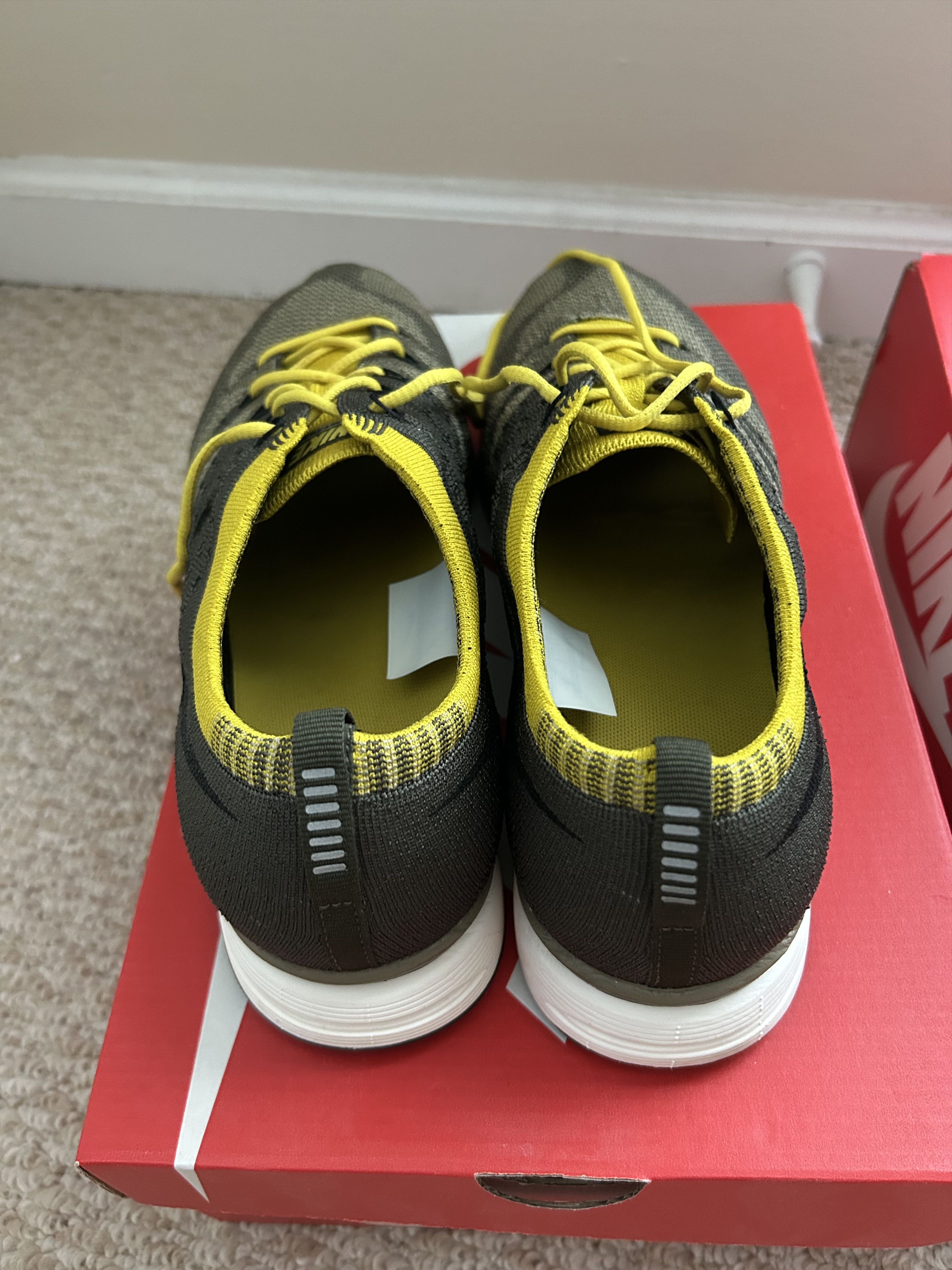 Nike Nike Flyknit Trainer Size US 10 / EU 43 - 2 Thumbnail