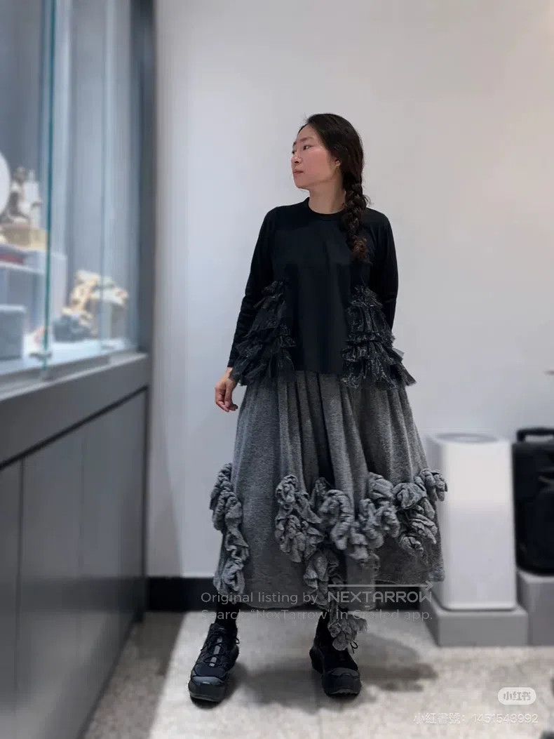 Comme Des Garcons size XS Gray boucle rose skirt