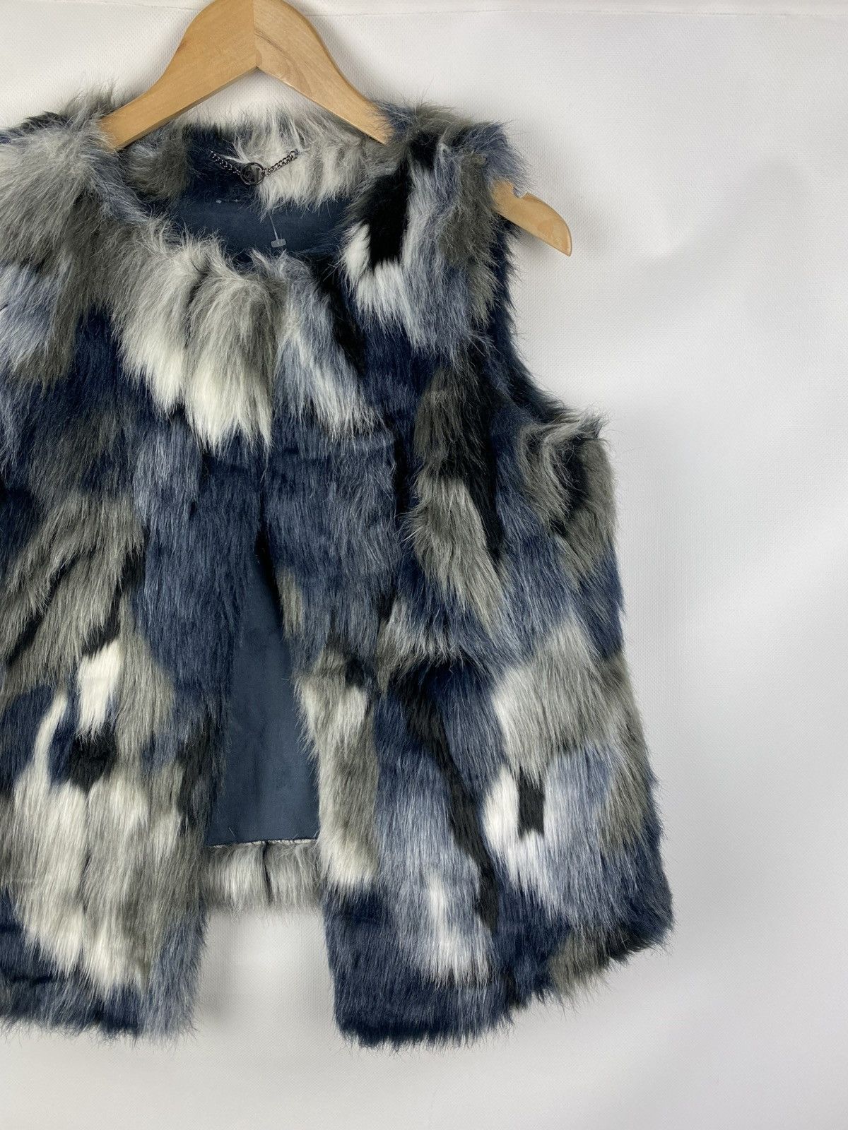 Armani Armani Jeans Ladies Faux Fur Sleeveless Vest Waistcoat Size M / US 6-8 / IT 42-44 - 3 Thumbnail