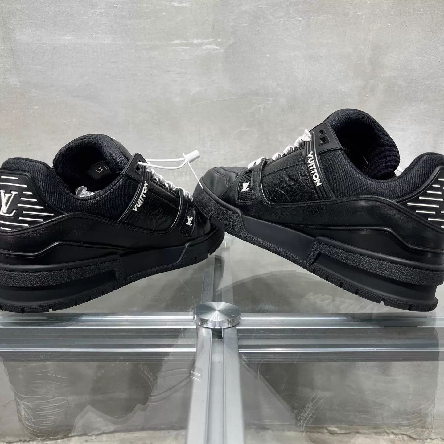 Louis Vuitton LV Trainer Black Warrior UK6.5 Size US 7.5 / EU 40-41 - 5 Thumbnail