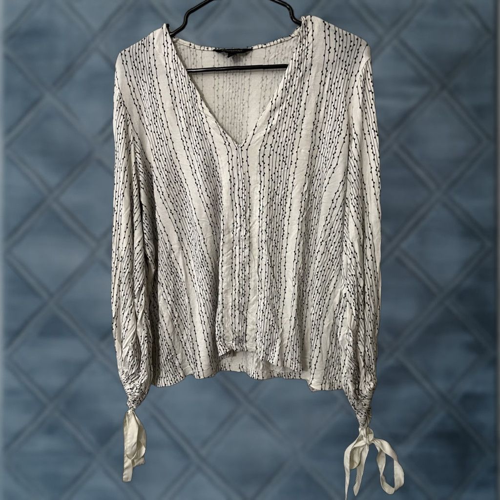 Banana Republic Banana Republic Blouse Shirt Large L White Round Neck Tie Sleeve Women's Adult Regular Size L / US 10 / IT 46 - 1 Thumbnail