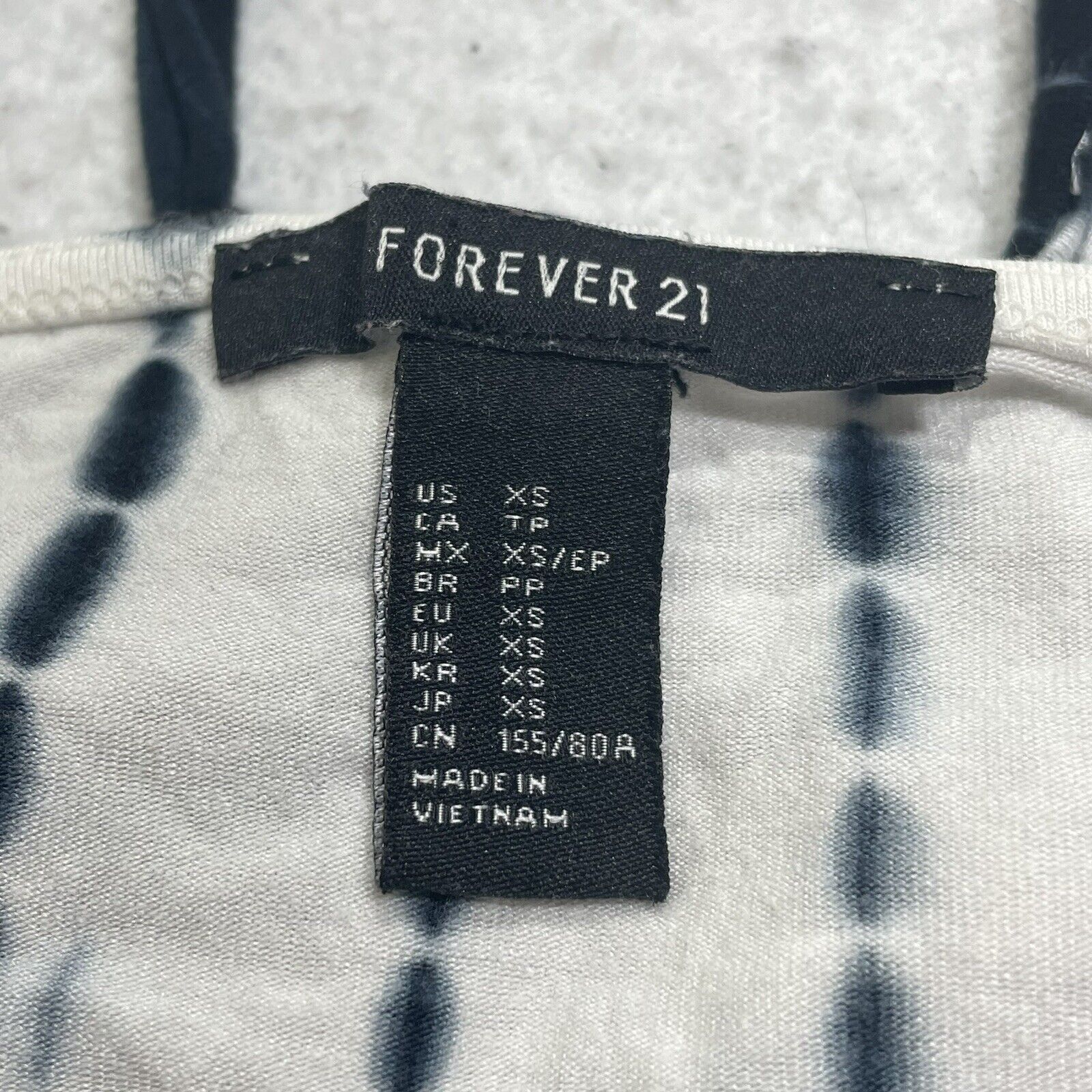 Forever 21 Forever21 Tie-Dye Navy Blue + White Halter Crop Top Size XS / US 0-2 / IT 36-38 - 6 Thumbnail