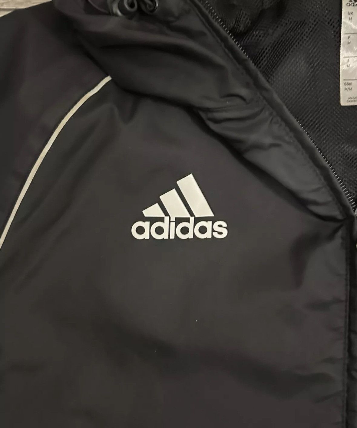 Adidas Oversized adidas windbreaker - size M Size US M / EU 48-50 / 2 - 4 Thumbnail