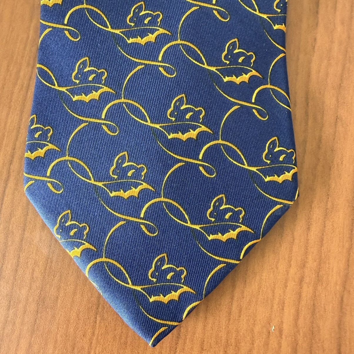 Salvatore Ferragamo Salvatore Ferragamo Rabbit Motif Silk Tie Blue Yellow Italy Size ONE SIZE - 5 Thumbnail