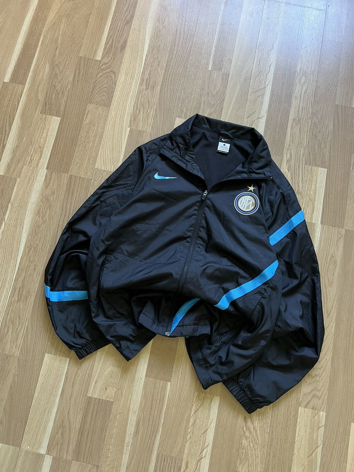 Nike Nike vintage drill track jacket inter Milan 2010 Size US L / EU 52-54 / 3 - 2 Thumbnail