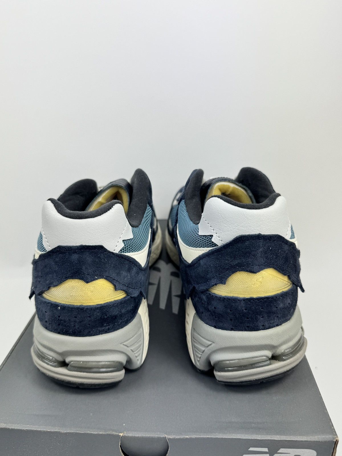 New Balance NEW BALANCE 2002R Size US 11 / EU 44 - 4 Thumbnail