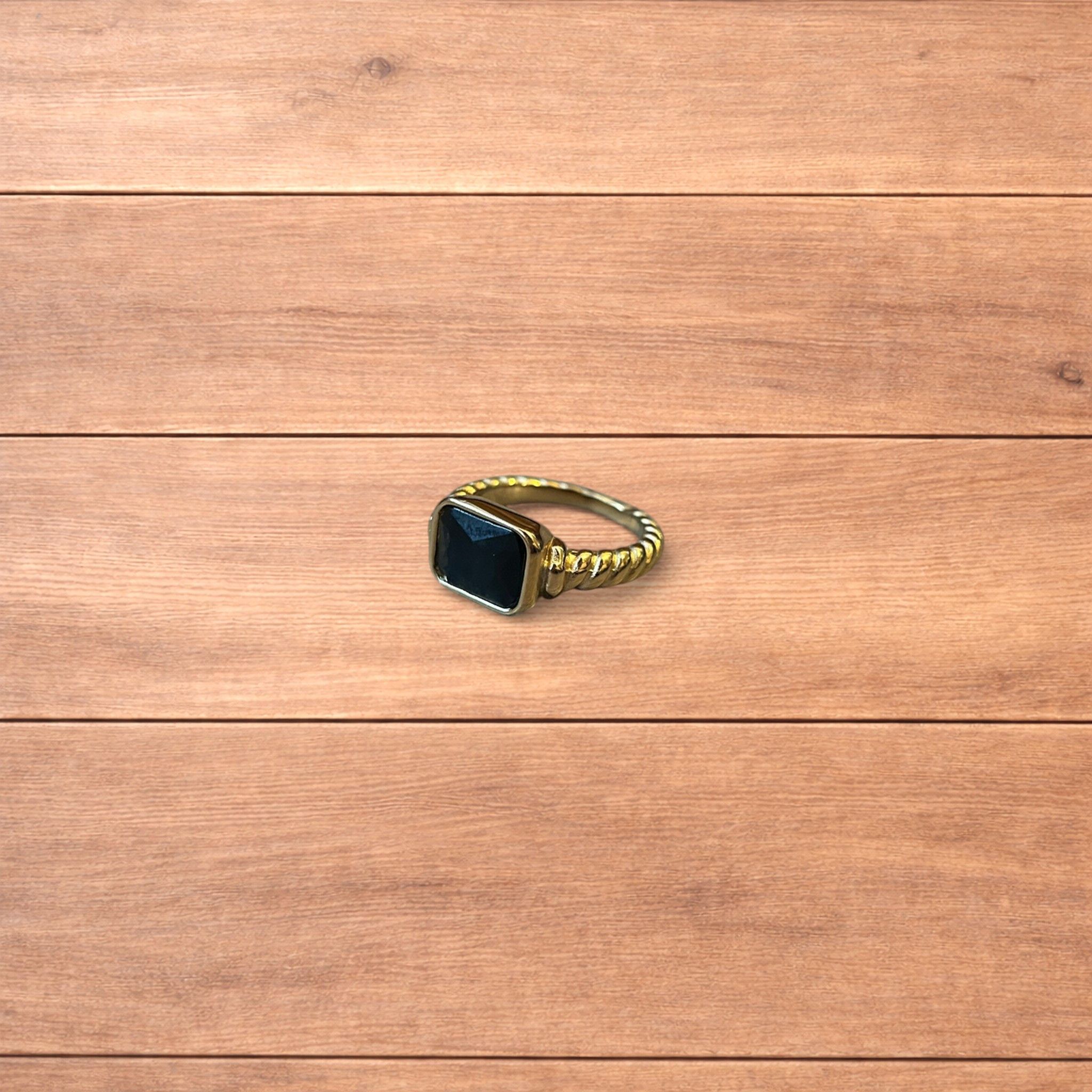 Japanese Brand Lovely vintage style gold ring with black gemstone. Size ONE SIZE - 2 Thumbnail