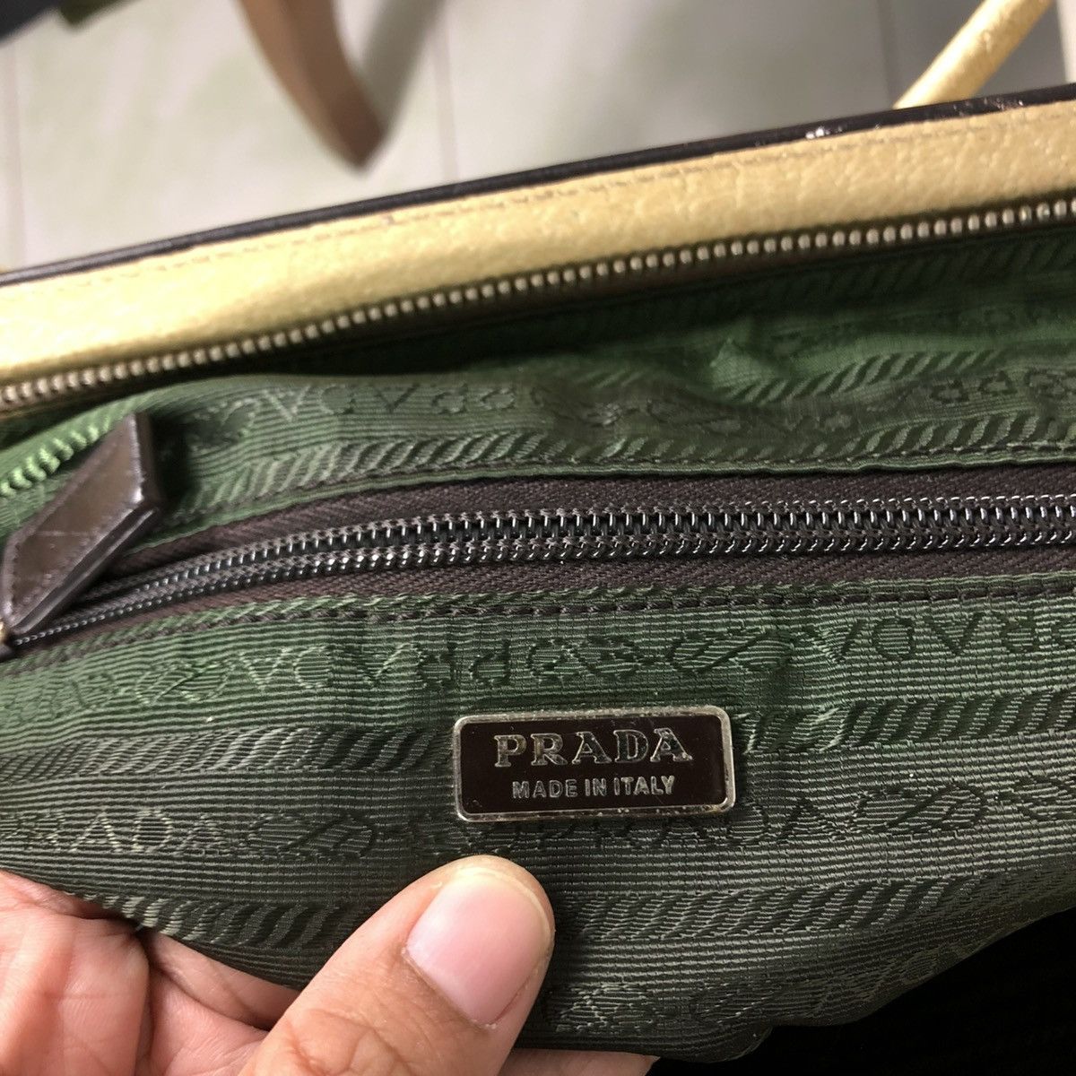 Prada 🔥VINTAGE HAND BAG PIG SKINS LEATHER PRADA MADE IN ITALY Size ONE SIZE - 14 Thumbnail