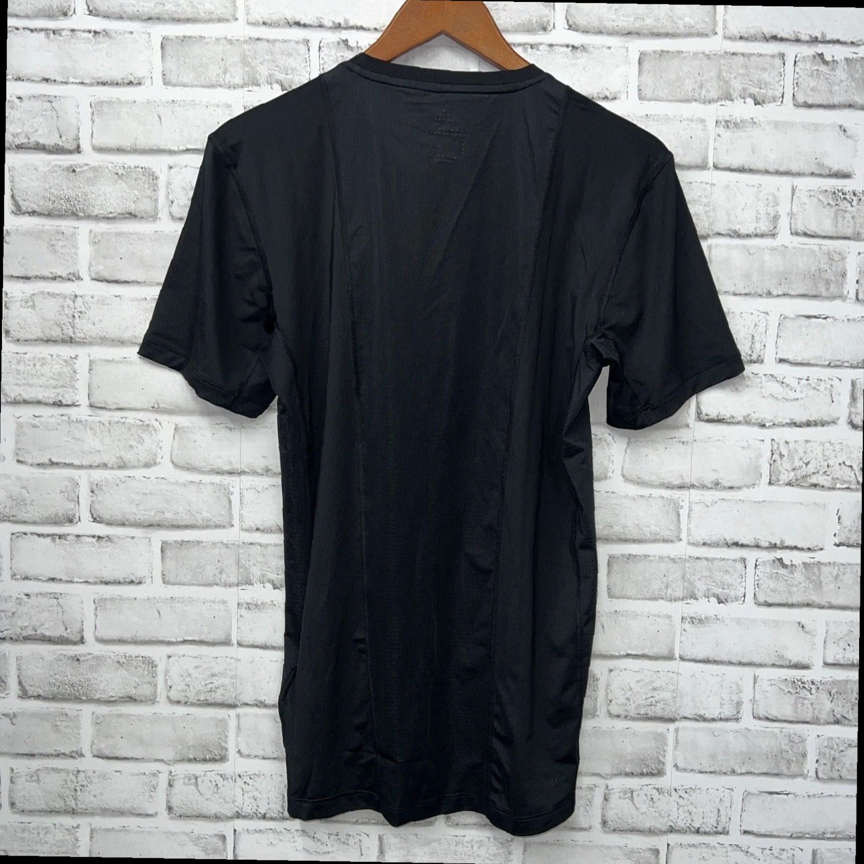Adidas ADIDAS Techfit Black T-Shirt Mens Size S Activewear Size US S / EU 44-46 / 1 - 5 Thumbnail