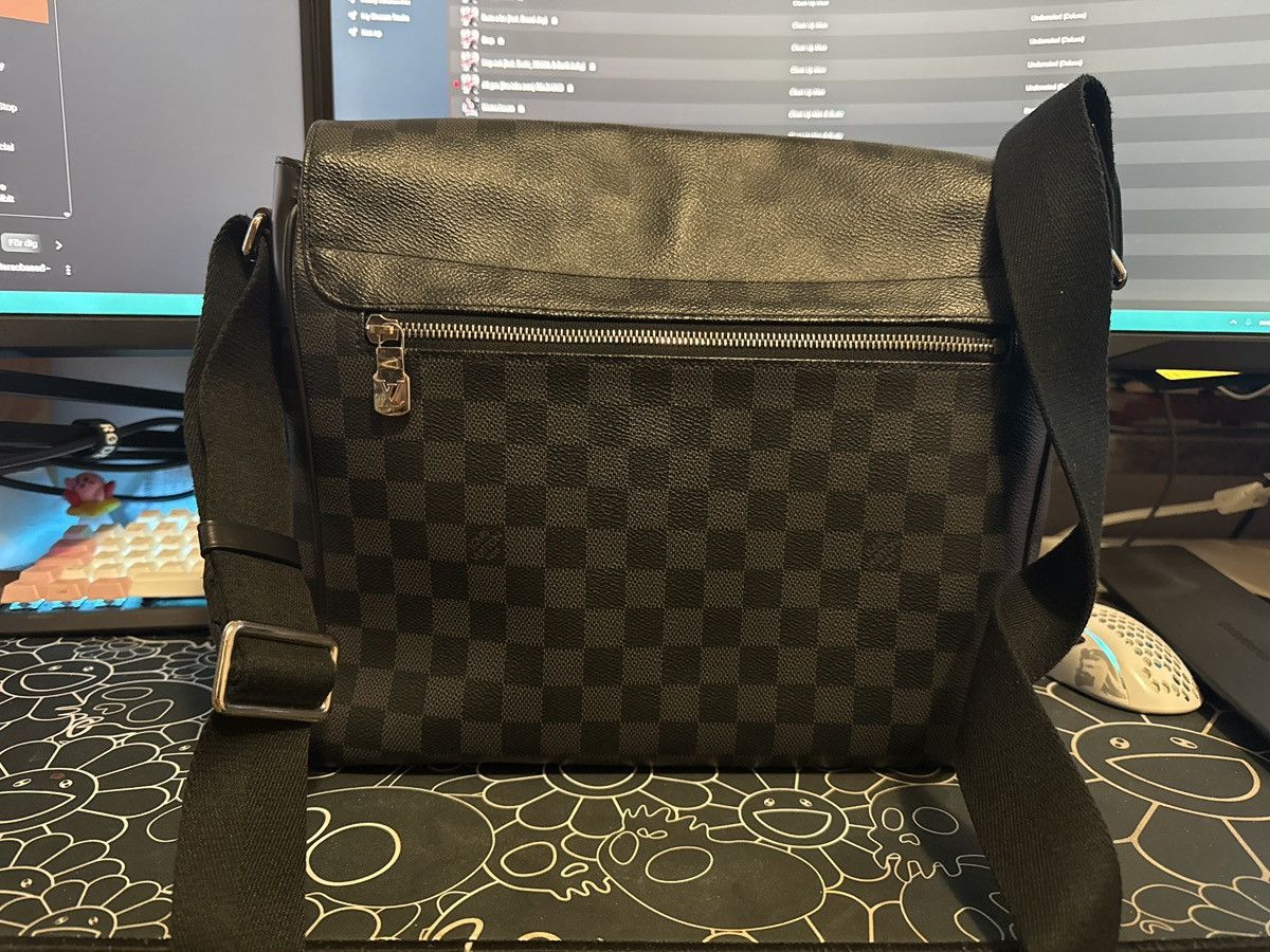 Louis Vuitton Louis Vuitton District PM Damier Graphite Size ONE SIZE - 2 Thumbnail